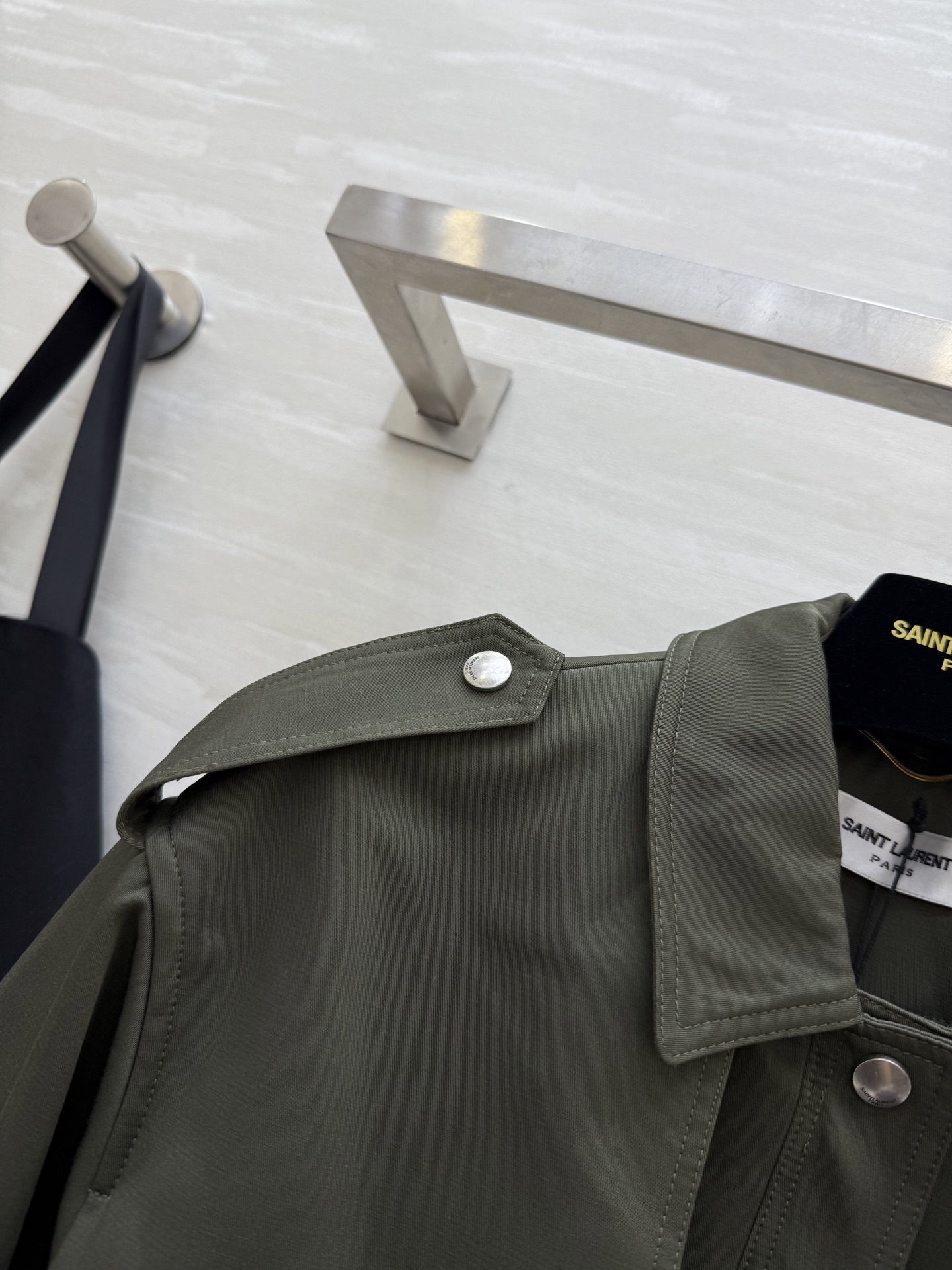 #ysl²⁵早秋新款 翻领肩章风衣外套 中长款 工装大口袋 系腰带收腰显瘦 高品质 现货来size：S/