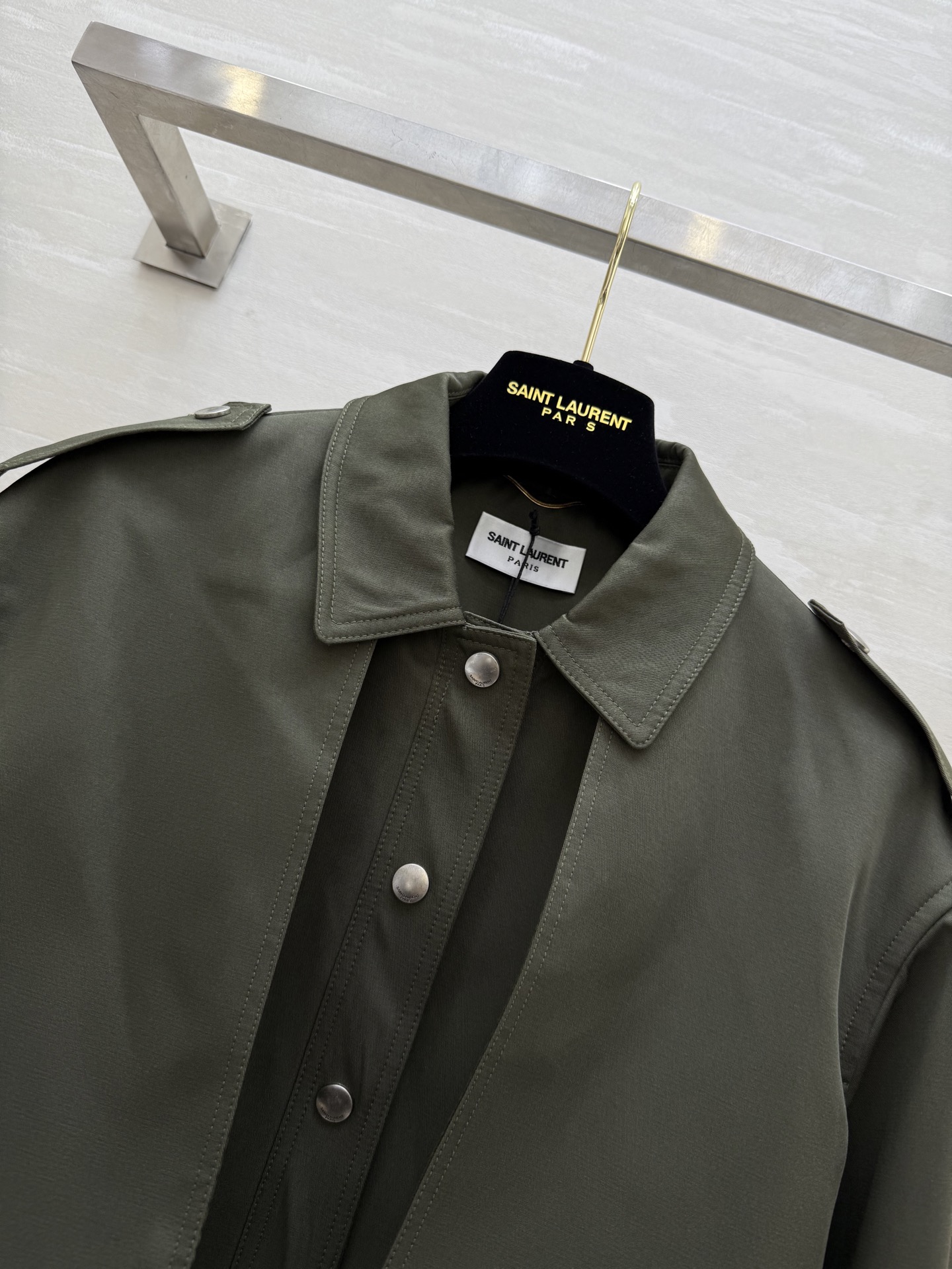 #ysl²⁵早秋新款 翻领肩章风衣外套 中长款 工装大口袋 系腰带收腰显瘦 高品质 现货来size：S/