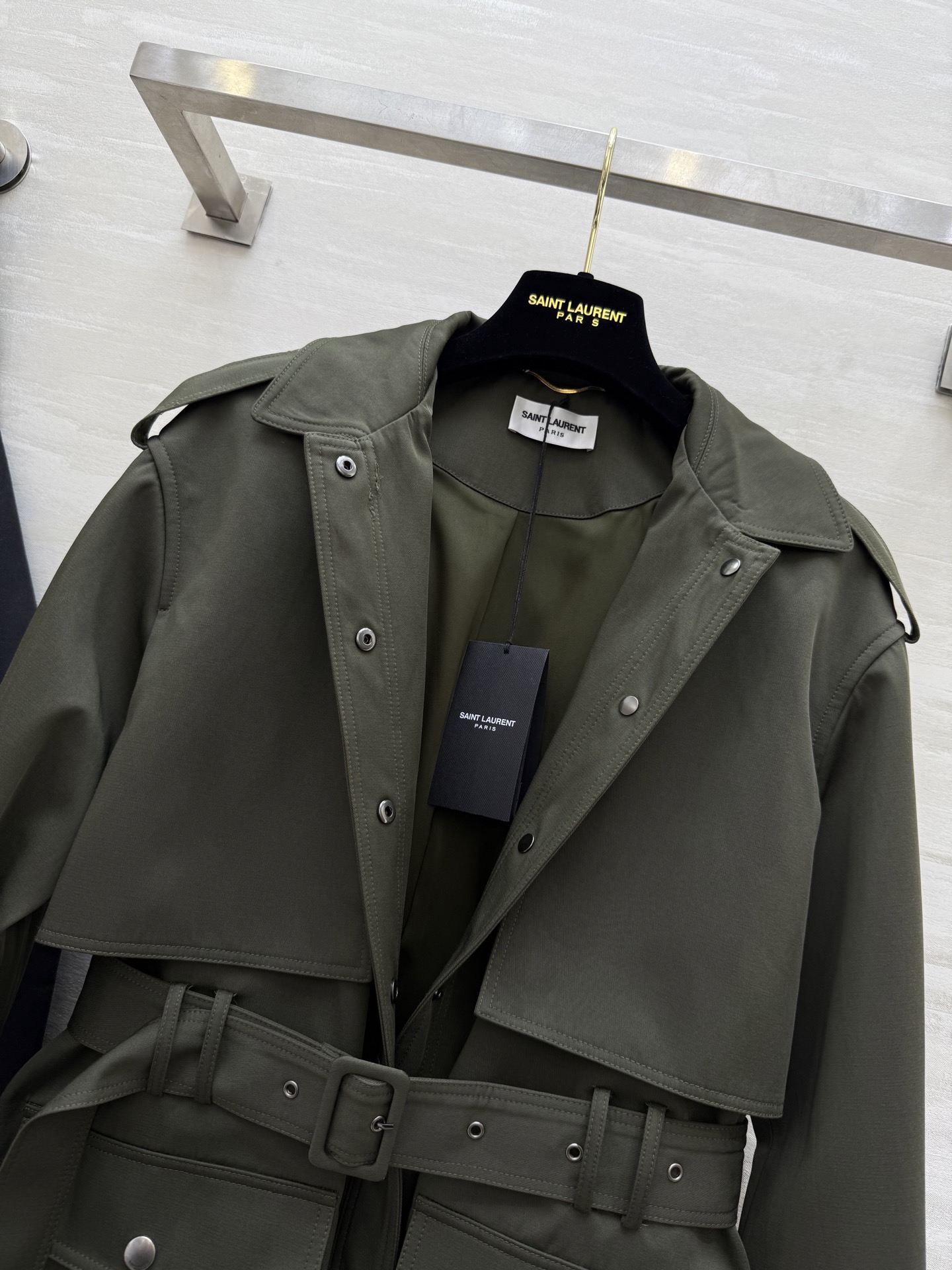 #ysl²⁵早秋新款 翻领肩章风衣外套 中长款 工装大口袋 系腰带收腰显瘦 高品质 现货来size：S/