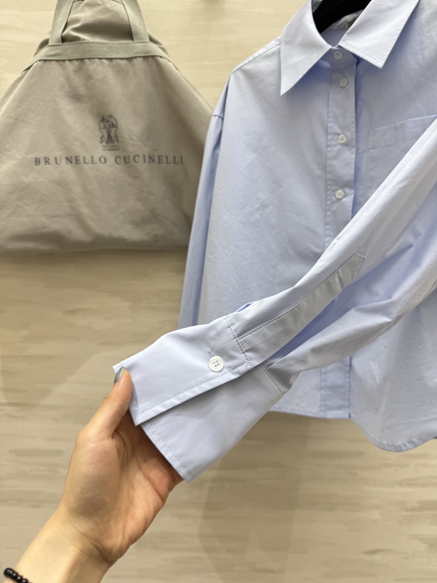 #BC²⁵早秋新款 极简风翻领衬衣 高品质 现货来size：S/M/L（s码胸围：108，衣长：56）