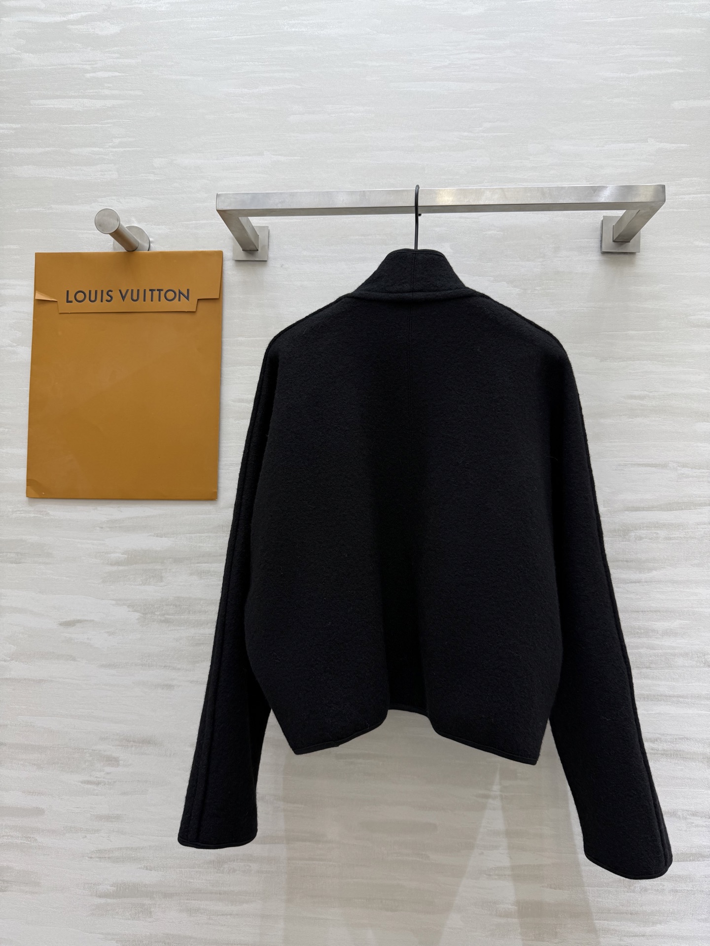 #Louis Vuitto♡²⁵秋冬新款 皮扣装饰斗篷外套 高品质定制 现货首发size：S/M/L（s