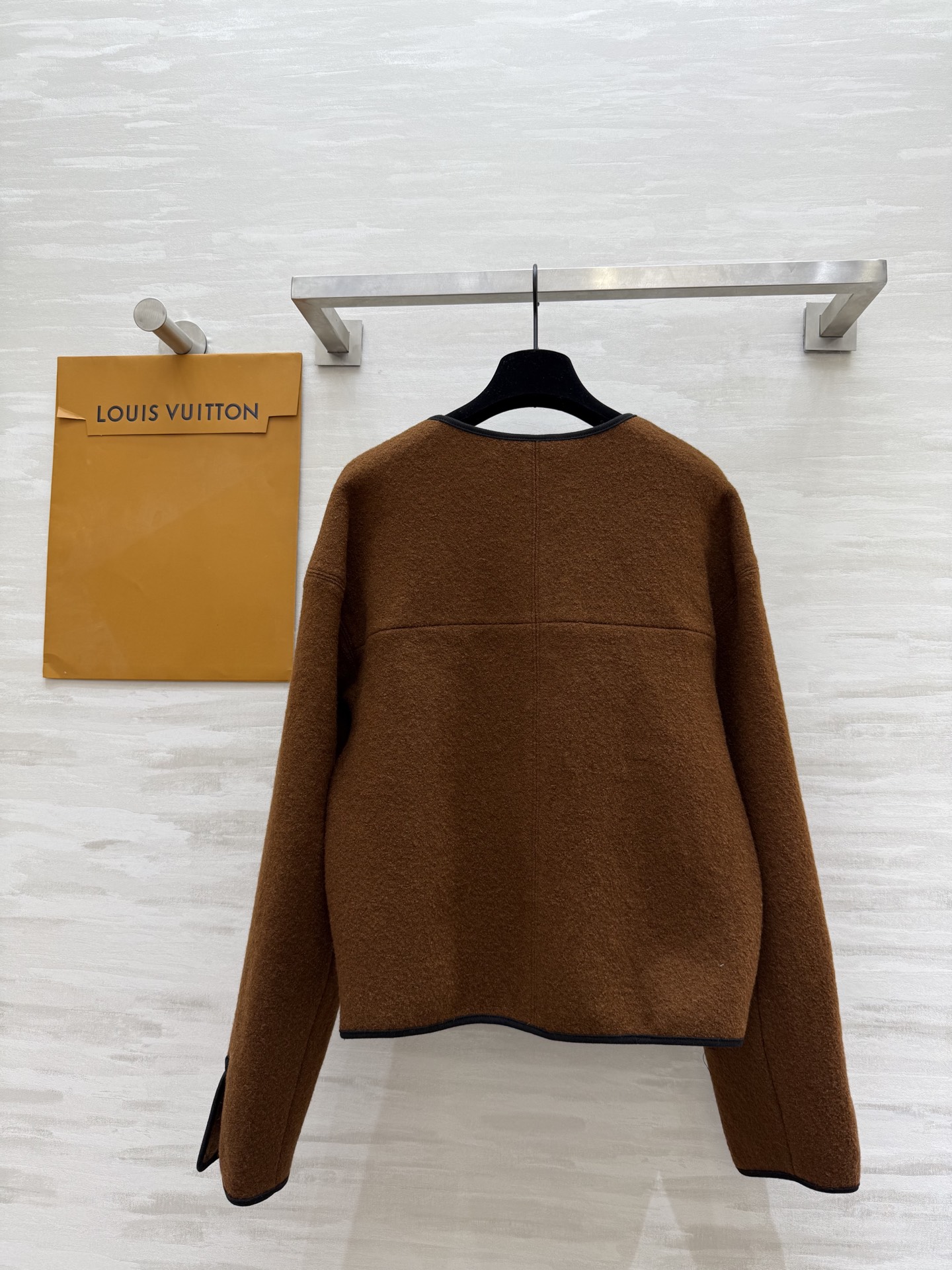 #Louis Vuitto♡²⁵秋冬新款 皮扣装饰斗篷外套 高品质定制 现货首发size：S/M/L（s