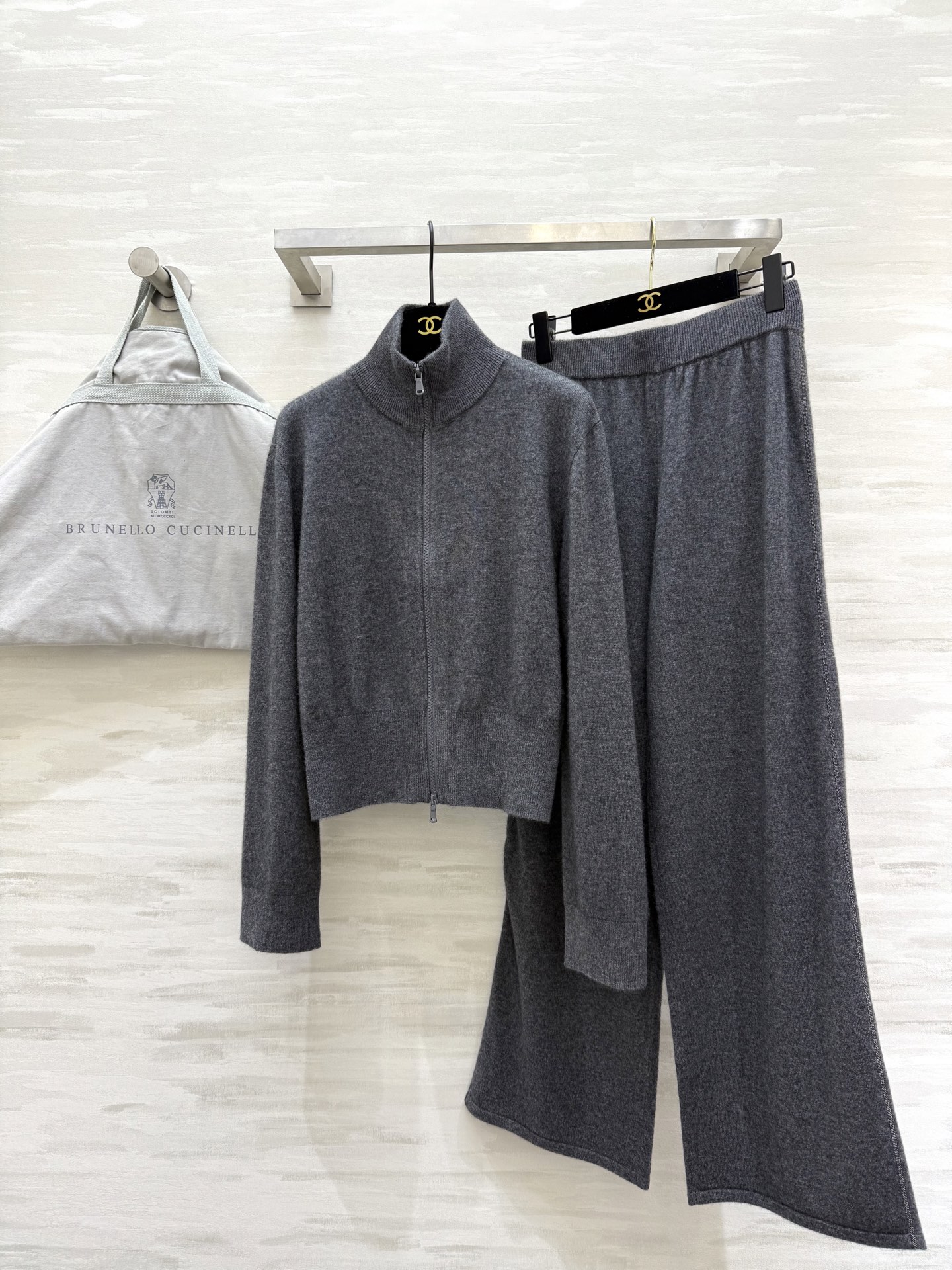 NO:501028,Jackets, pants.#BC autumn and winter new cashmere series sets can be sold separately Customized cashmere yarns skin-friendly and warm, high quality Spot sizeS/M/L (M size bust 96, 60 length, 68 pants waist 68, 98 pants length), Jackets & coats, alexander wang19860909外套,裤子.#BC秋冬新款 羊绒系列套装 可分开发售 定制羊绒纱线亲肤保暖 高品质 现货来sizeS/M/L（M码胸围96,衣长60,裤子腰围68,裤长98）,,jackets & coats,alexander wang,Women's clothing