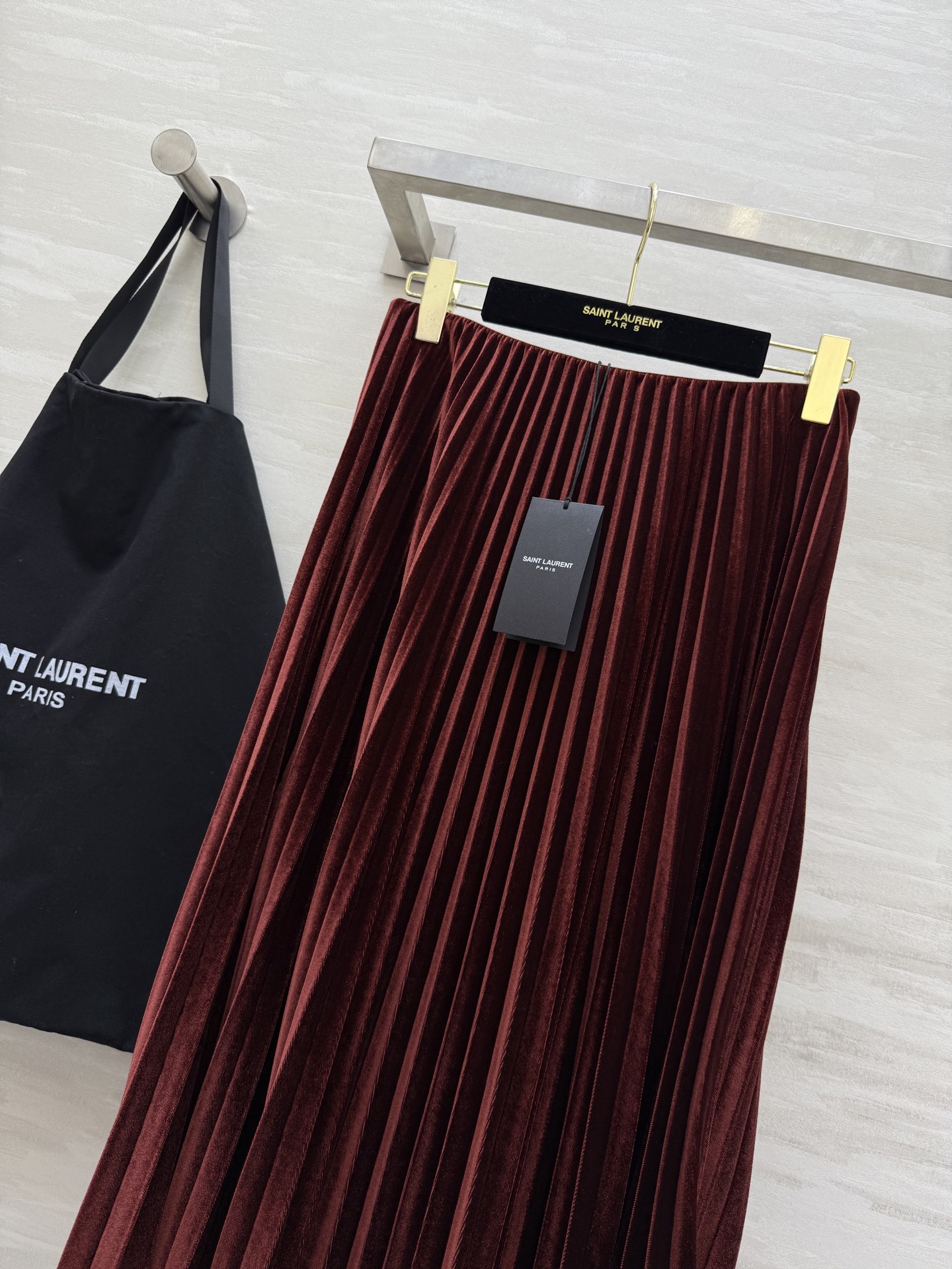 #ysl²⁵秋冬新款 丝绒百褶风琴式半裙 优雅高级 高品质定制 现货首发size：S/M/L/XL（M码