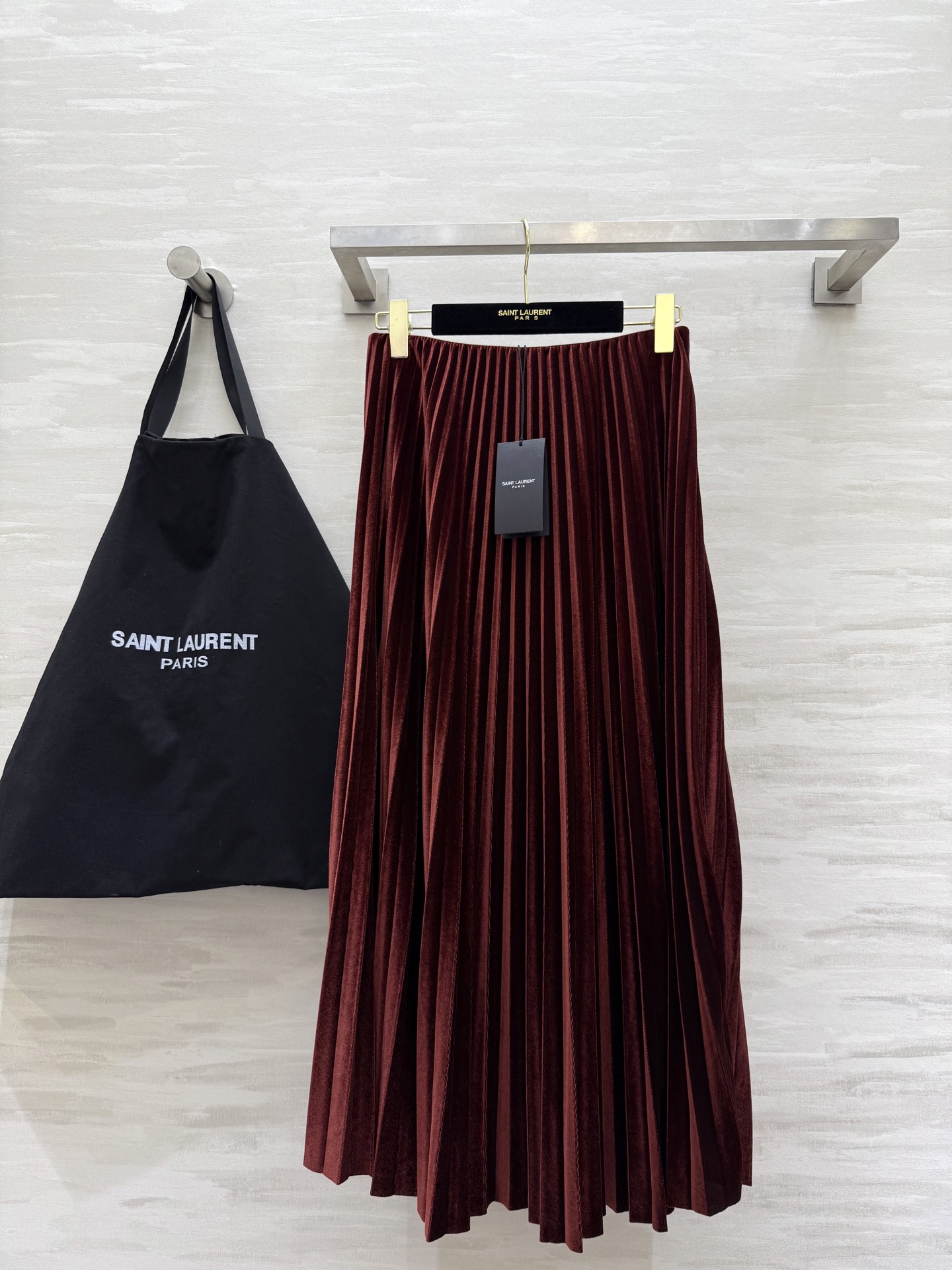 #ysl²⁵秋冬新款 丝绒百褶风琴式半裙 优雅高级 高品质定制 现货首发size：S/M/L/XL（M码