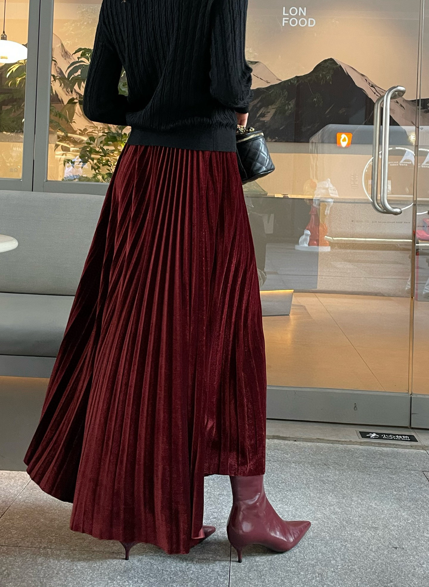 #ysl²⁵秋冬新款 丝绒百褶风琴式半裙 优雅高级 高品质定制 现货首发size：S/M/L/XL（M码