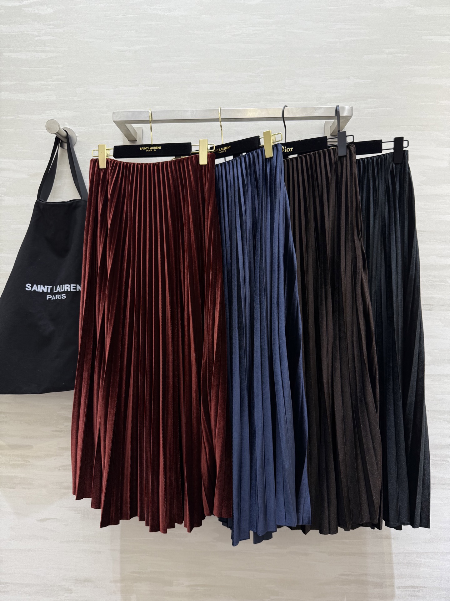 #ysl²⁵秋冬新款 丝绒百褶风琴式半裙 优雅高级 高品质定制 现货首发size：S/M/L/XL（M码