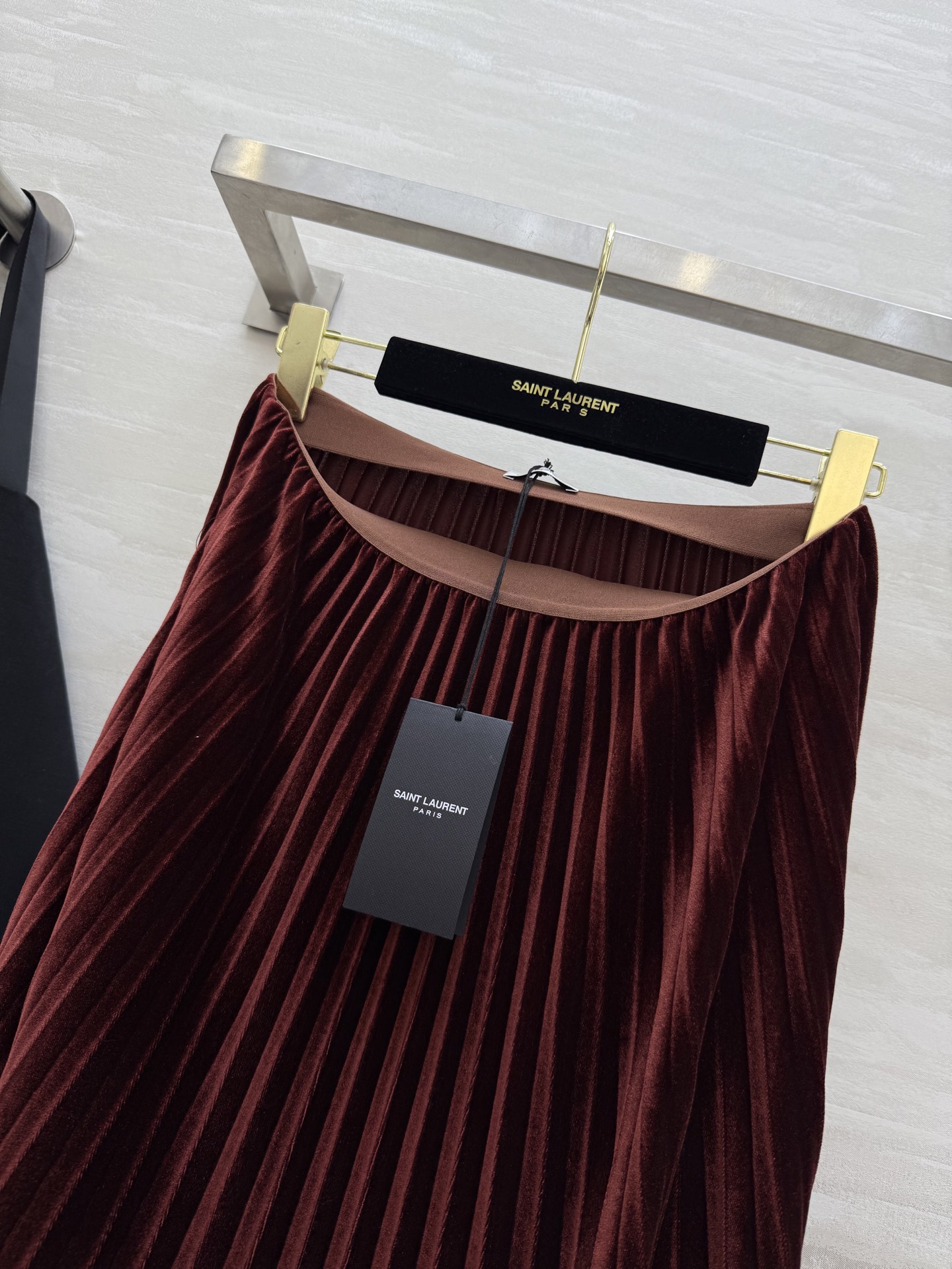 #ysl²⁵秋冬新款 丝绒百褶风琴式半裙 优雅高级 高品质定制 现货首发size：S/M/L/XL（M码