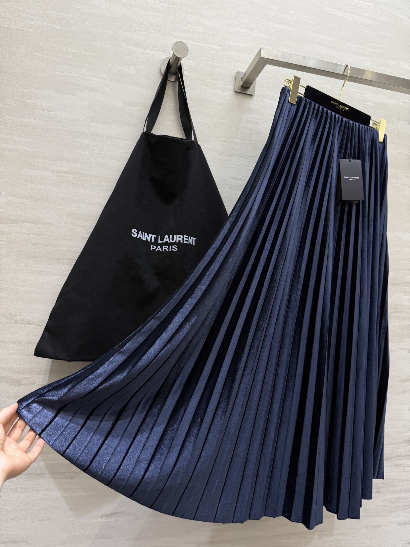 #ysl²⁵秋冬新款 丝绒百褶风琴式半裙 优雅高级 高品质定制 现货首发size：S/M/L/XL（M码