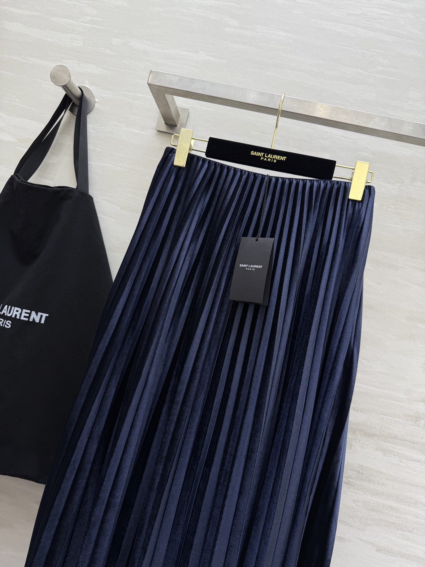 #ysl²⁵秋冬新款 丝绒百褶风琴式半裙 优雅高级 高品质定制 现货首发size：S/M/L/XL（M码