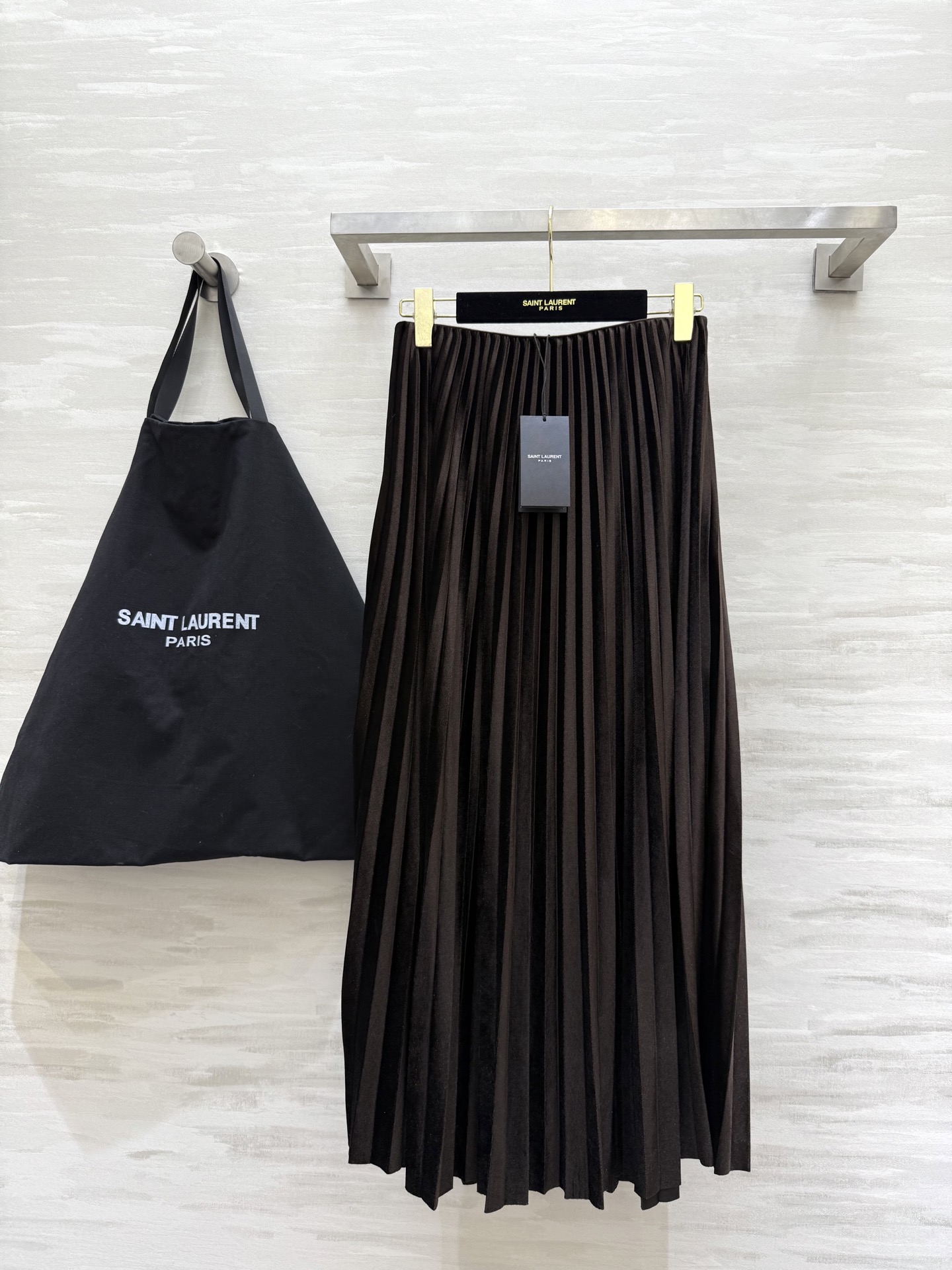 #ysl²⁵秋冬新款 丝绒百褶风琴式半裙 优雅高级 高品质定制 现货首发size：S/M/L/XL（M码