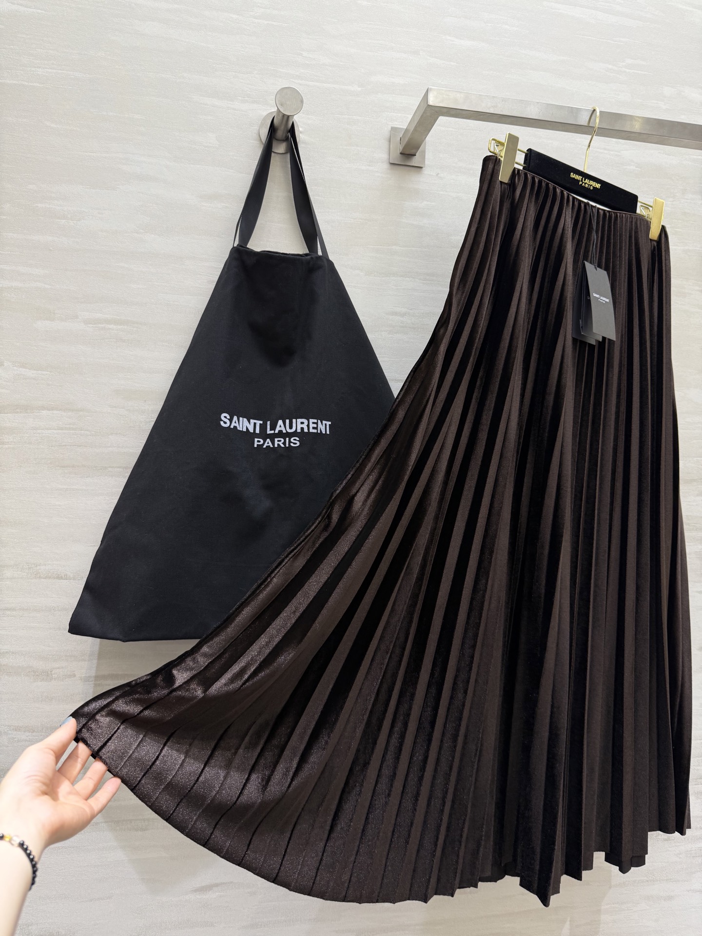 #ysl²⁵秋冬新款 丝绒百褶风琴式半裙 优雅高级 高品质定制 现货首发size：S/M/L/XL（M码