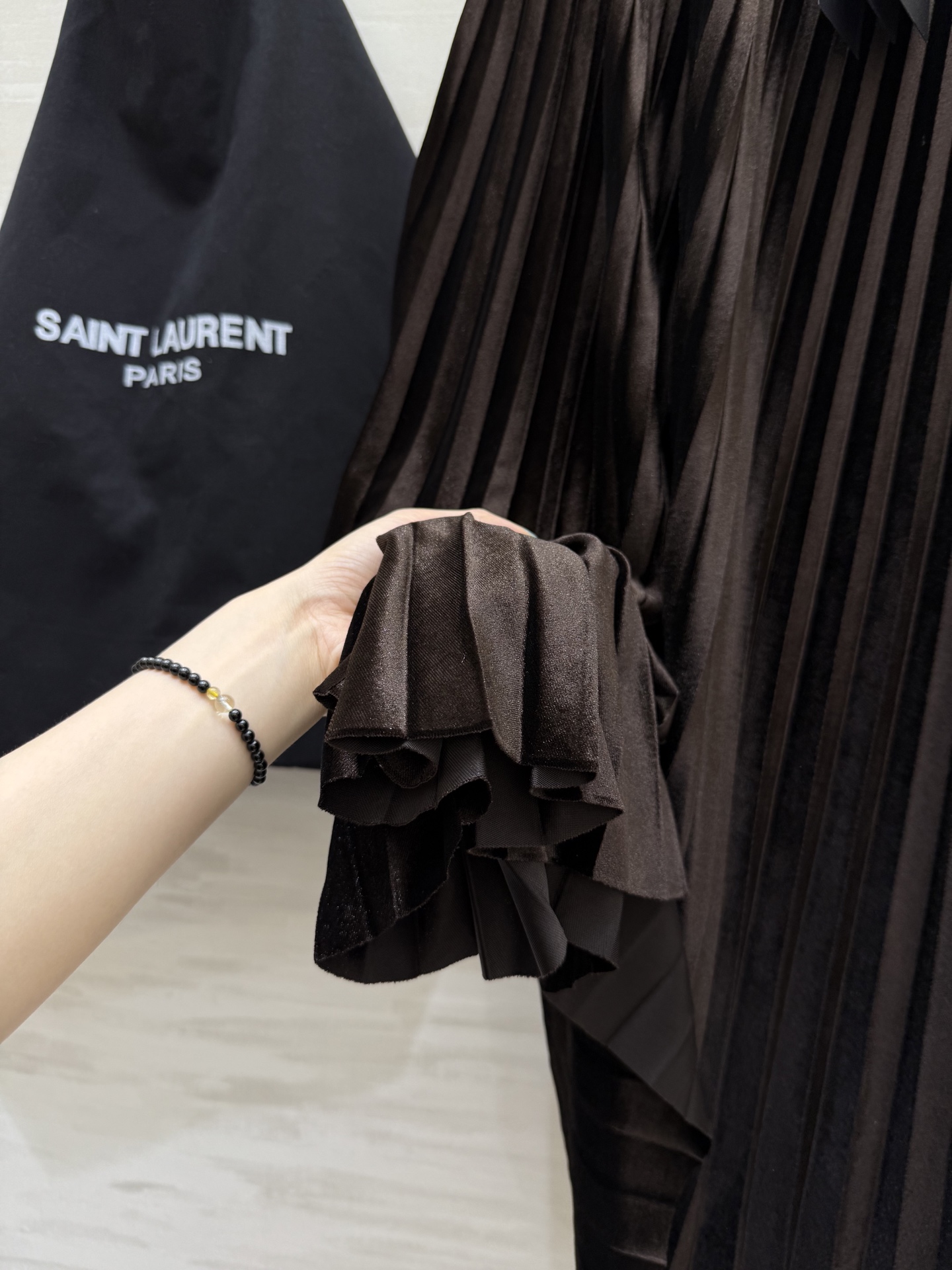 #ysl²⁵秋冬新款 丝绒百褶风琴式半裙 优雅高级 高品质定制 现货首发size：S/M/L/XL（M码