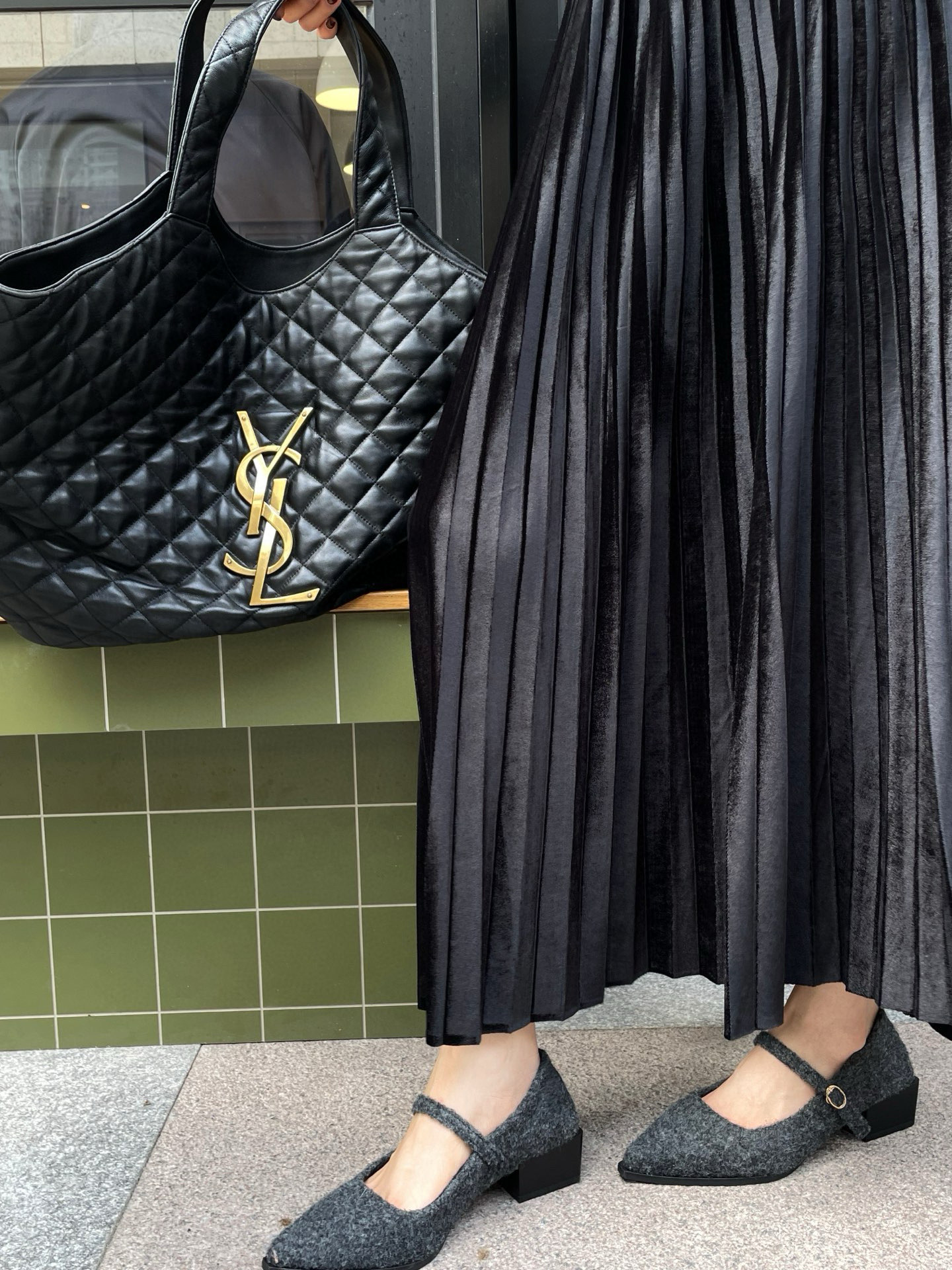 #ysl²⁵秋冬新款 丝绒百褶风琴式半裙 优雅高级 高品质定制 现货首发size：S/M/L/XL（M码