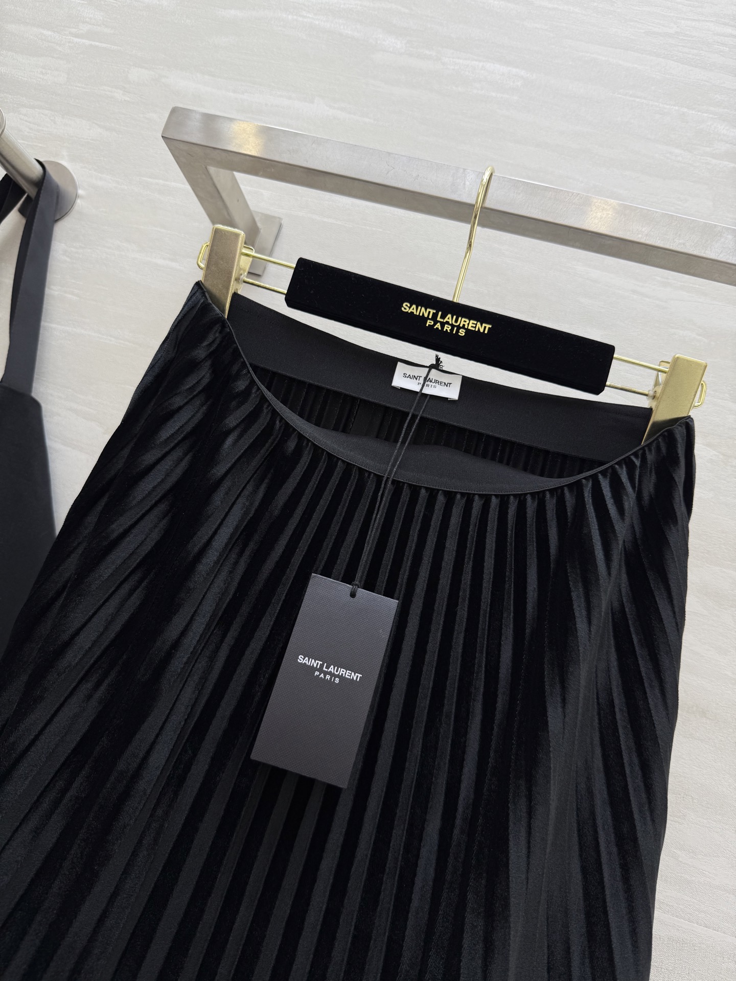 #ysl²⁵秋冬新款 丝绒百褶风琴式半裙 优雅高级 高品质定制 现货首发size：S/M/L/XL（M码