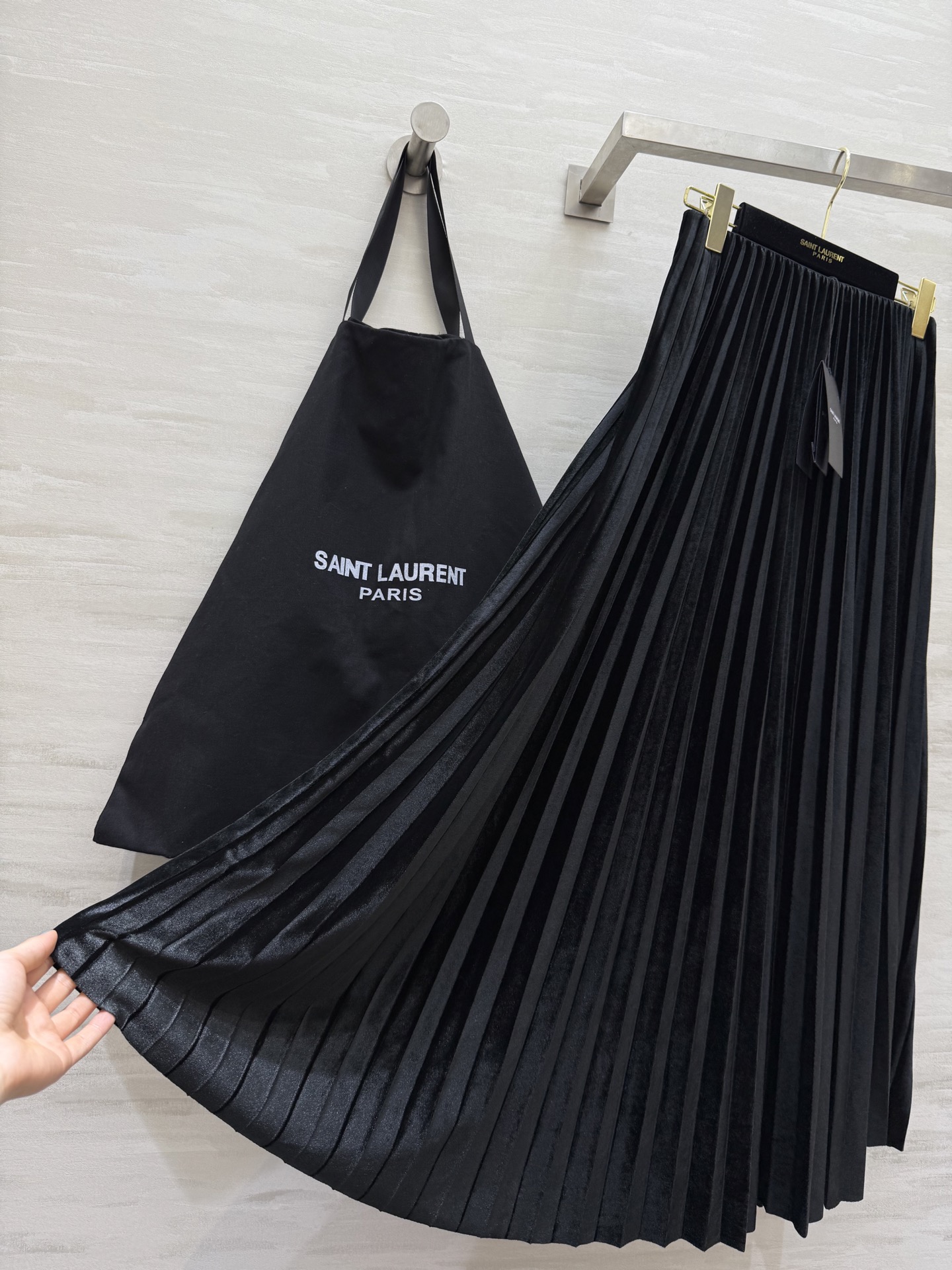 #ysl²⁵秋冬新款 丝绒百褶风琴式半裙 优雅高级 高品质定制 现货首发size：S/M/L/XL（M码