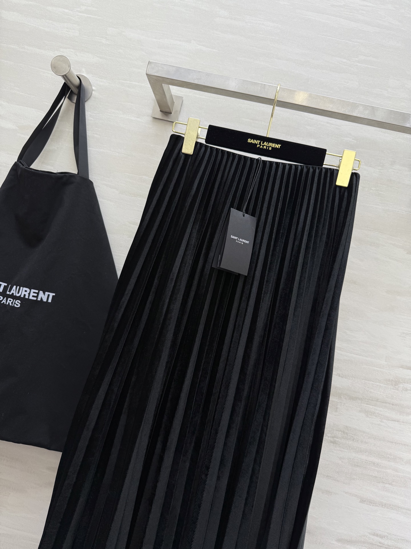 #ysl²⁵秋冬新款 丝绒百褶风琴式半裙 优雅高级 高品质定制 现货首发size：S/M/L/XL（M码