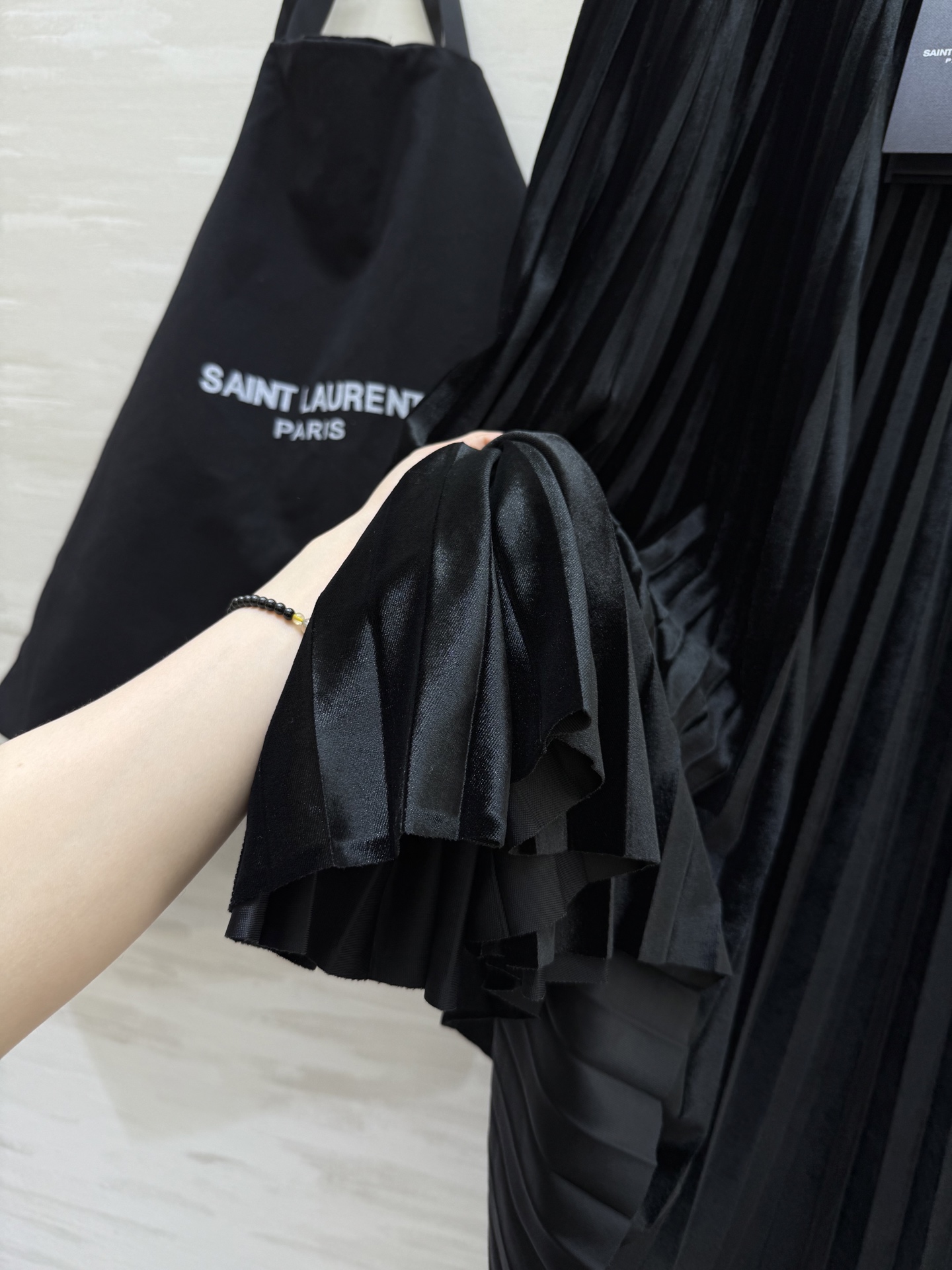 #ysl²⁵秋冬新款 丝绒百褶风琴式半裙 优雅高级 高品质定制 现货首发size：S/M/L/XL（M码