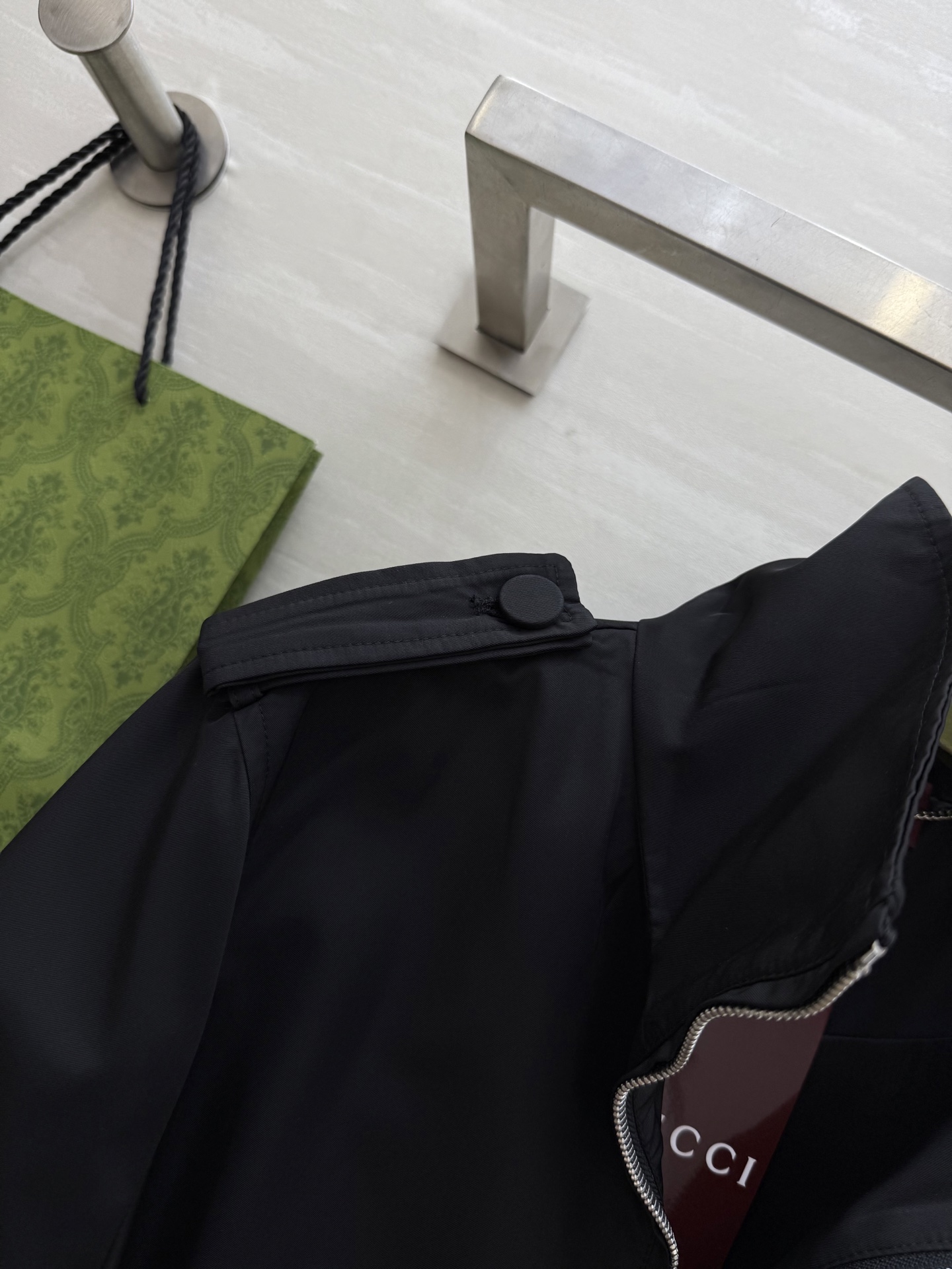 #Gucc♡²⁵早秋新款 黑色系翻领冲锋衣外套 配送腰带收腰显瘦 高品质 现货来size：S/M/L（s