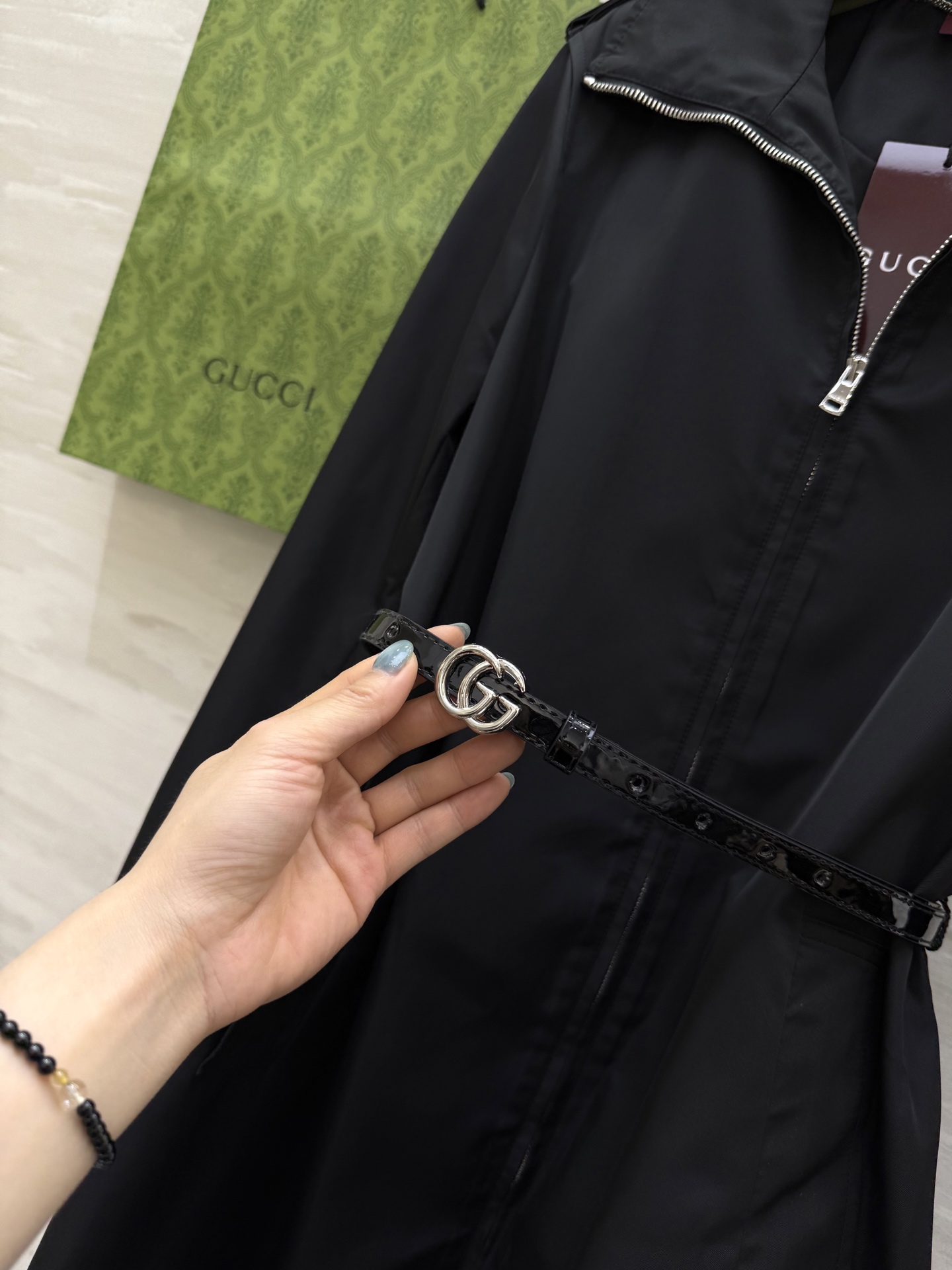 #Gucc♡²⁵早秋新款 黑色系翻领冲锋衣外套 配送腰带收腰显瘦 高品质 现货来size：S/M/L（s