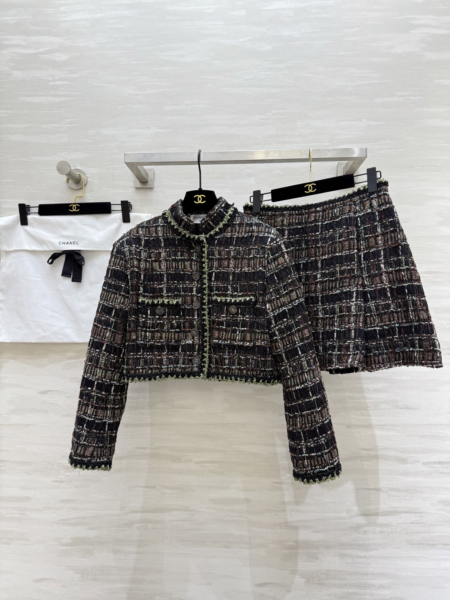 NO:501906,Jacket, skirt.#Chane autumn and winter new products, same style for catwalk tweed suit, high quality customization, spot first-time size36/38/40 (36 size jacket shoulder width 40, bust 92, length 42, skirt waist 66, hip 92, skirt length 42),,chanel, skirt 92, skirt length 42),,skirts, jackets & coats,alexander wang19860909外套,半裙.#Chane秋冬新品 走秀同款 编织花呢套装 高品质定制 现货首发size36/38/40（36码外套肩宽40,胸围92,衣长42,半裙腰围66,臀围92,裙长42）,,chanel,skirts,jackets & coats,alexander wang,Women's clothing