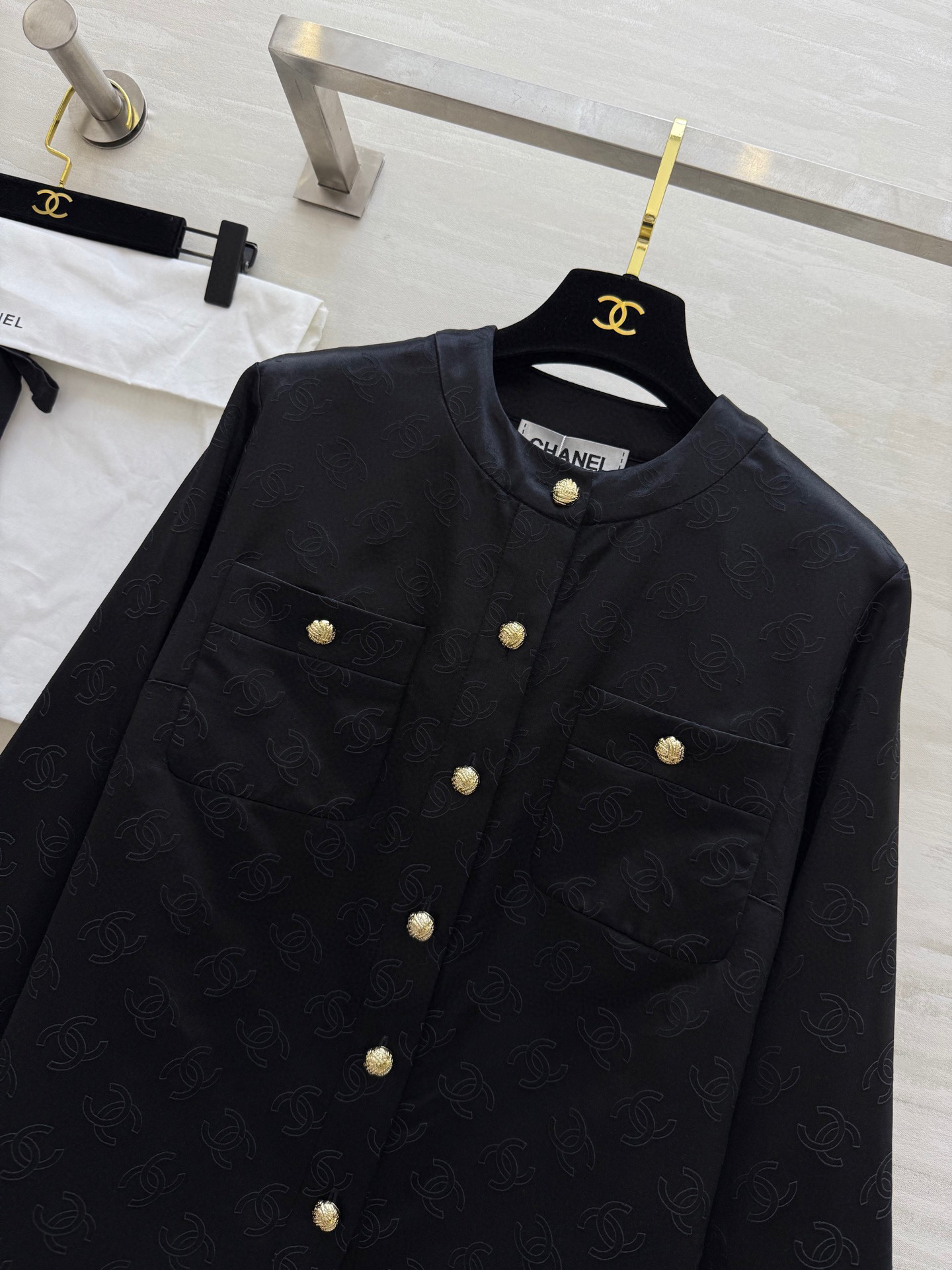 #Chane♡²⁵秋冬新款 立体提花真丝外套 原版开发 高品质定制 配送防尘袋 现货首发size：36/