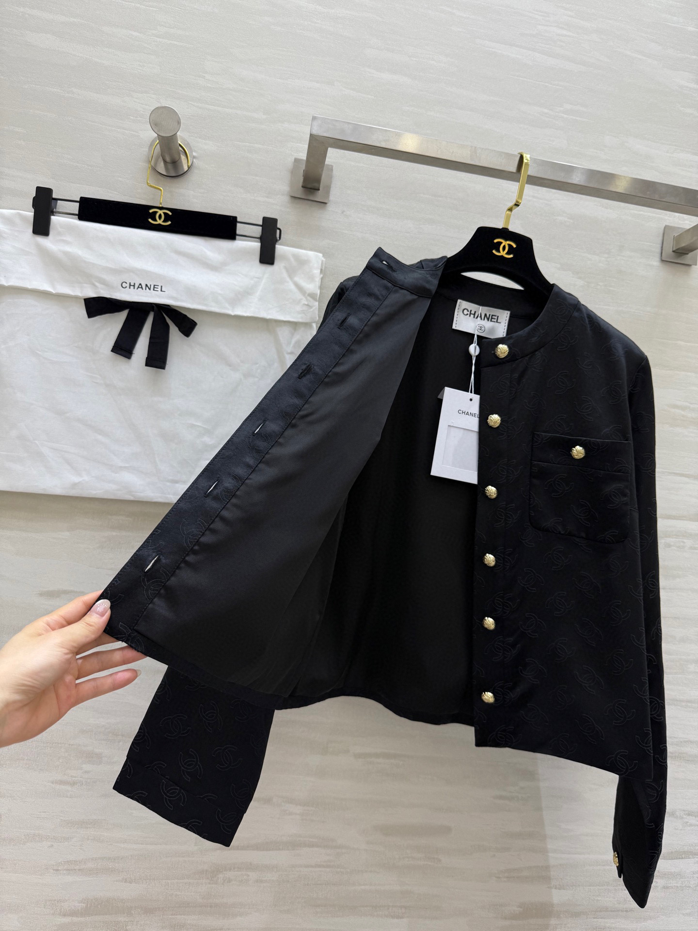 #Chane♡²⁵秋冬新款 立体提花真丝外套 原版开发 高品质定制 配送防尘袋 现货首发size：36/