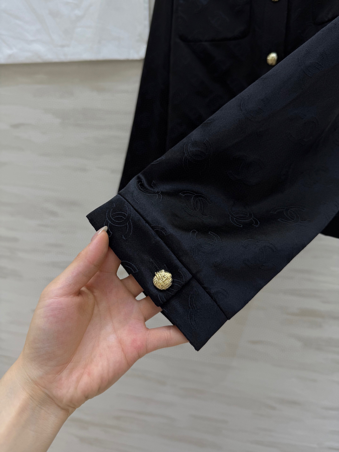 #Chane♡²⁵秋冬新款 立体提花真丝外套 原版开发 高品质定制 配送防尘袋 现货首发size：36/