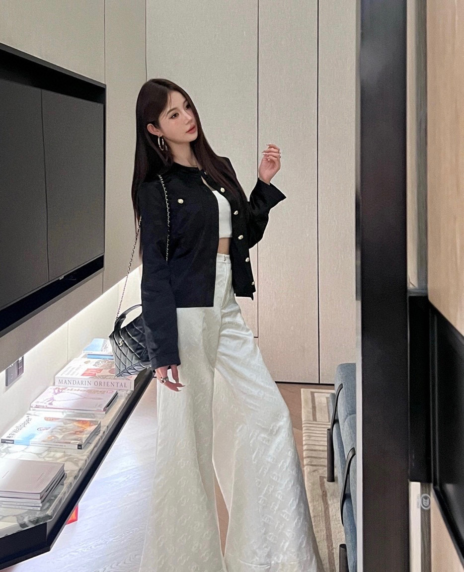 #Chane♡²⁵秋冬新款 立体提花真丝外套 原版开发 高品质定制 配送防尘袋 现货首发size：36/