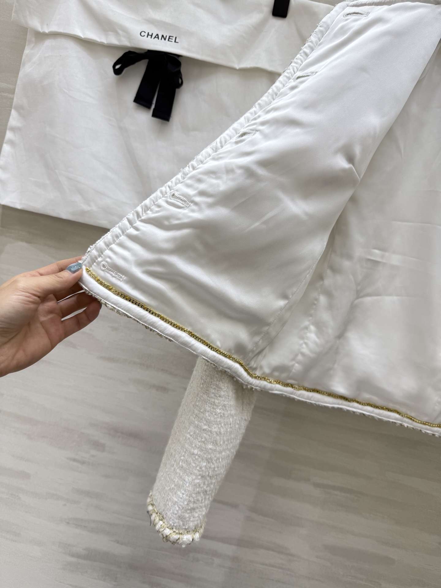 #Chane♡²⁵A高级手工坊系列新款 短款版型简直就是气质天花板 经典圆领双口袋手工钩编设计优雅和高级