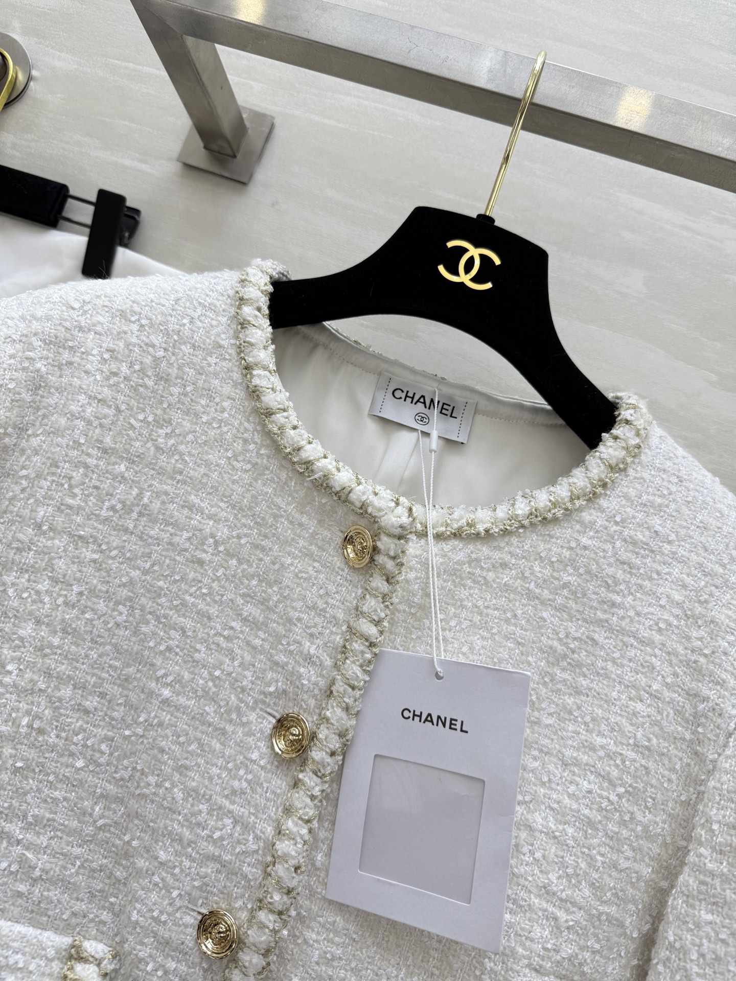 #Chane♡²⁵A高级手工坊系列新款 短款版型简直就是气质天花板 经典圆领双口袋手工钩编设计优雅和高级