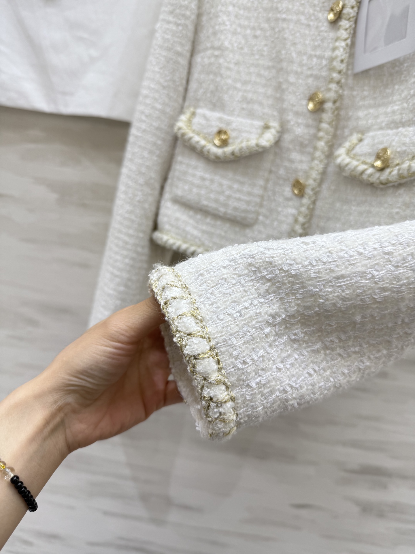 #Chane♡²⁵A高级手工坊系列新款 短款版型简直就是气质天花板 经典圆领双口袋手工钩编设计优雅和高级