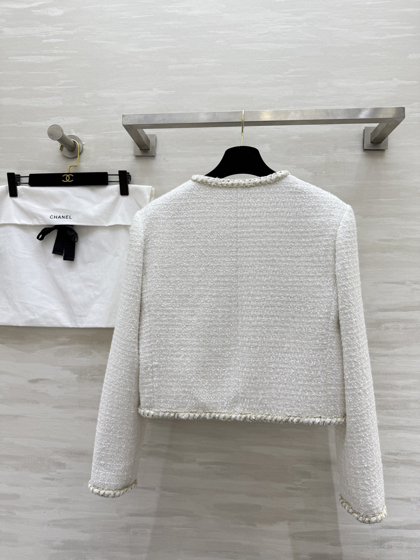 #Chane♡²⁵A高级手工坊系列新款 短款版型简直就是气质天花板 经典圆领双口袋手工钩编设计优雅和高级