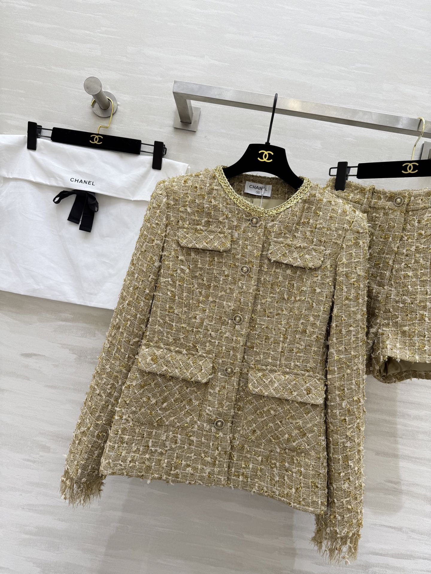 #Chane♡²⁵秋冬新款 定制羊毛金色纱线编制花呢套装 高品质定制 现货来size：36/38/40（