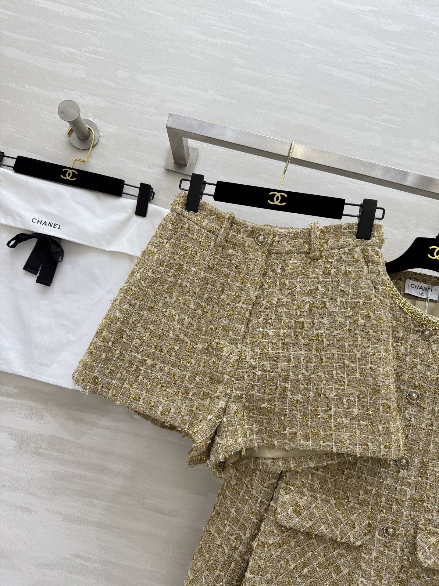 #Chane♡²⁵秋冬新款 定制羊毛金色纱线编制花呢套装 高品质定制 现货来size：36/38/40（