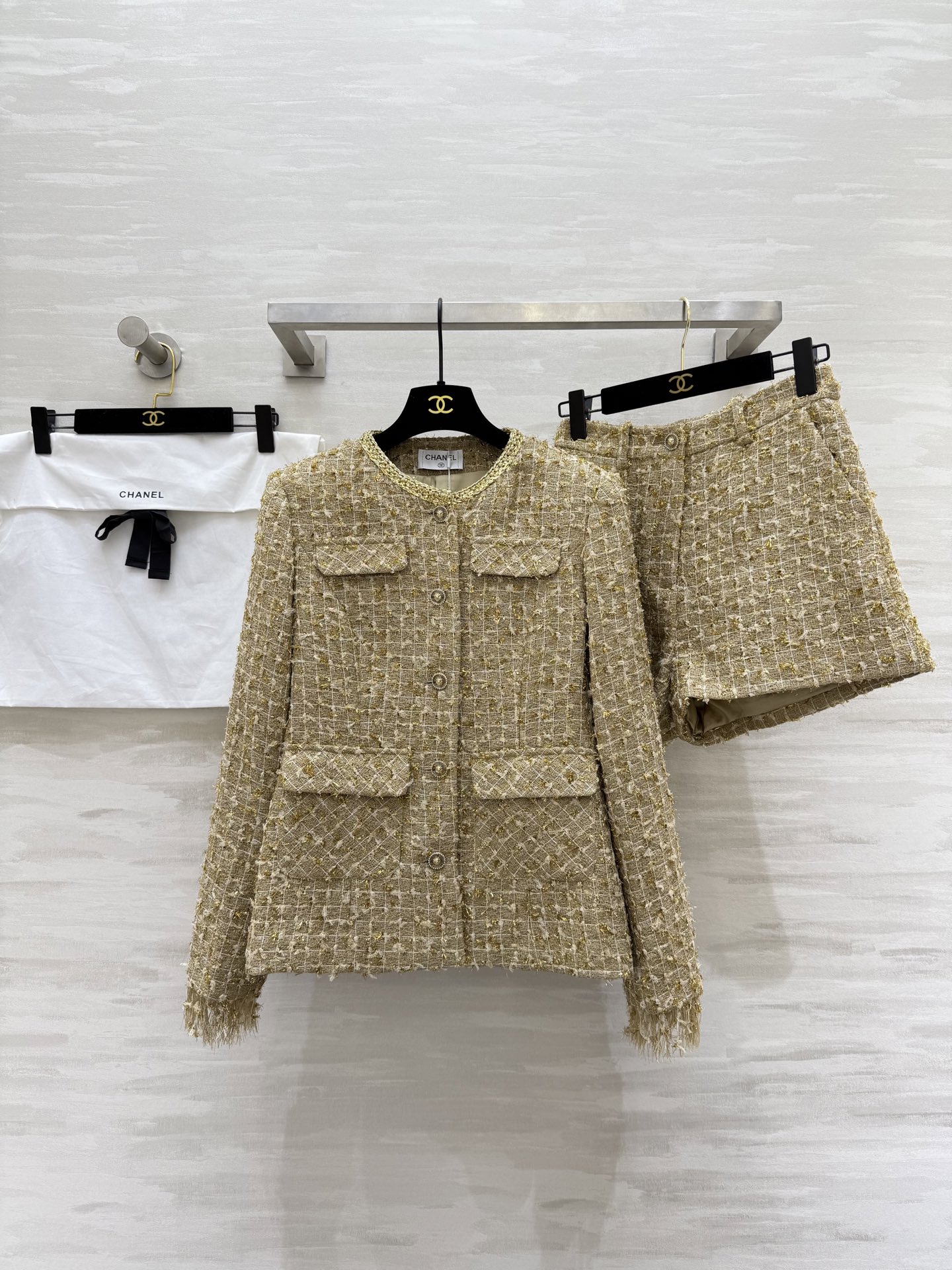 NO:502938,#Chane autumn and winter new style custom wool golden yarn tweed set high quality customization spot size36/38/40 (36 size shoulder width 38, bust 88, 58 length 58, waist 66, hip 86, pants length 34), chanel, alexander wang19860909#Chane秋冬新款 定制羊毛金色纱线编制花呢套装 高品质定制 现货来size36/38/40（36码肩宽38,胸围88,衣长58,腰围66,臀围86,裤长34）,,chanel,alexander wang,Women's clothing