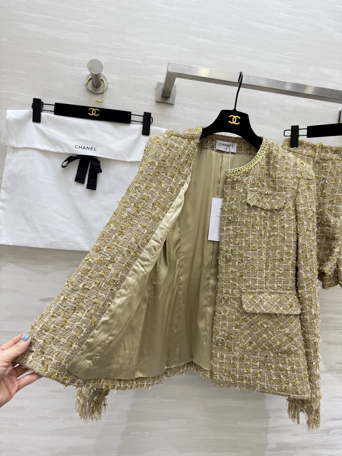 #Chane♡²⁵秋冬新款 定制羊毛金色纱线编制花呢套装 高品质定制 现货来size：36/38/40（