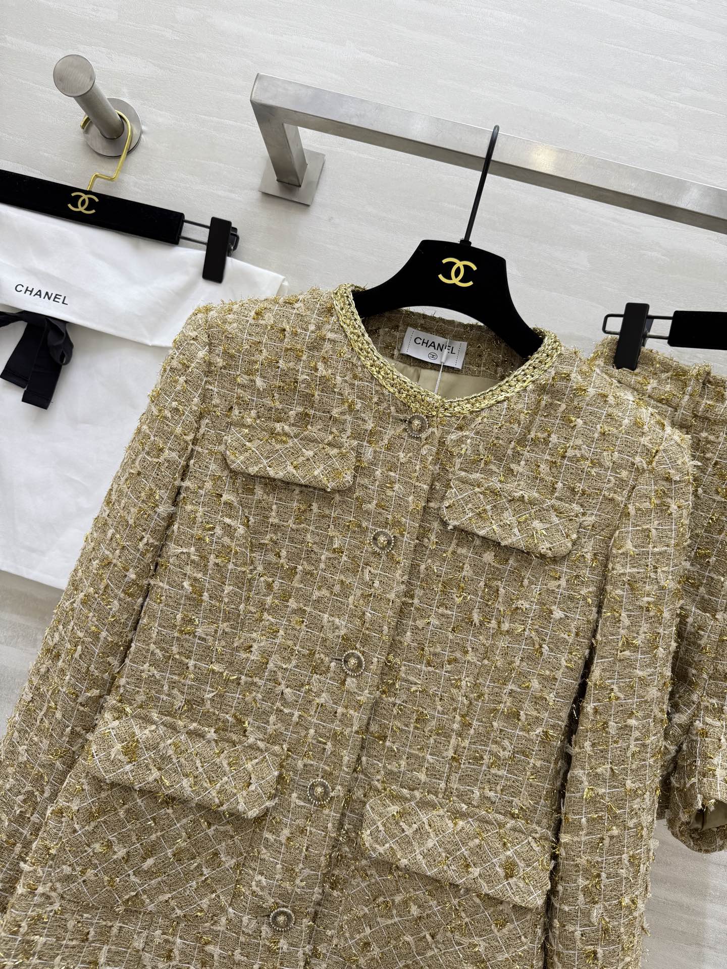 #Chane♡²⁵秋冬新款 定制羊毛金色纱线编制花呢套装 高品质定制 现货来size：36/38/40（