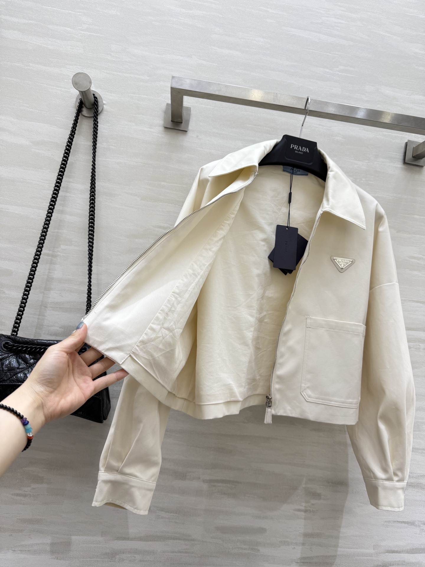 被问爆💥新季穿搭公式Prada女孩👀过来！王炸系列单品！直接把松弛感和高级感焊死在身上！高品质定制 现货