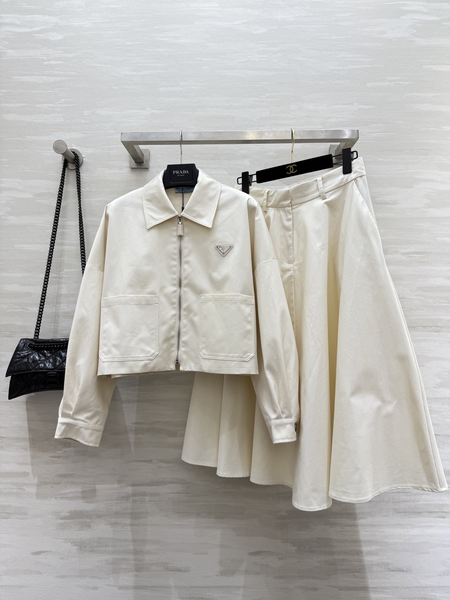 被问爆💥新季穿搭公式-A字伞裙 Prada女孩👀过来！王炸系列单品！直接把松弛感和高级感焊死在身上！高品