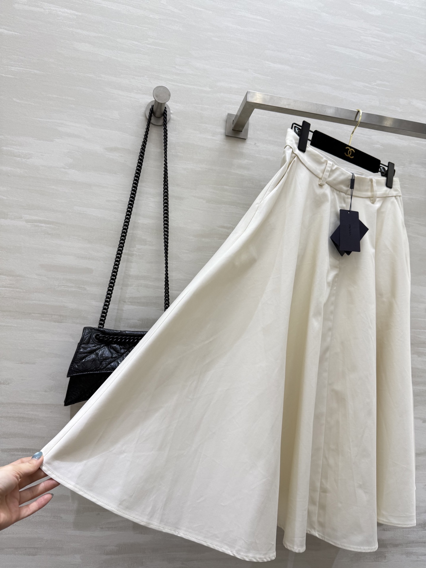 被问爆💥新季穿搭公式-A字伞裙 Prada女孩👀过来！王炸系列单品！直接把松弛感和高级感焊死在身上！高品