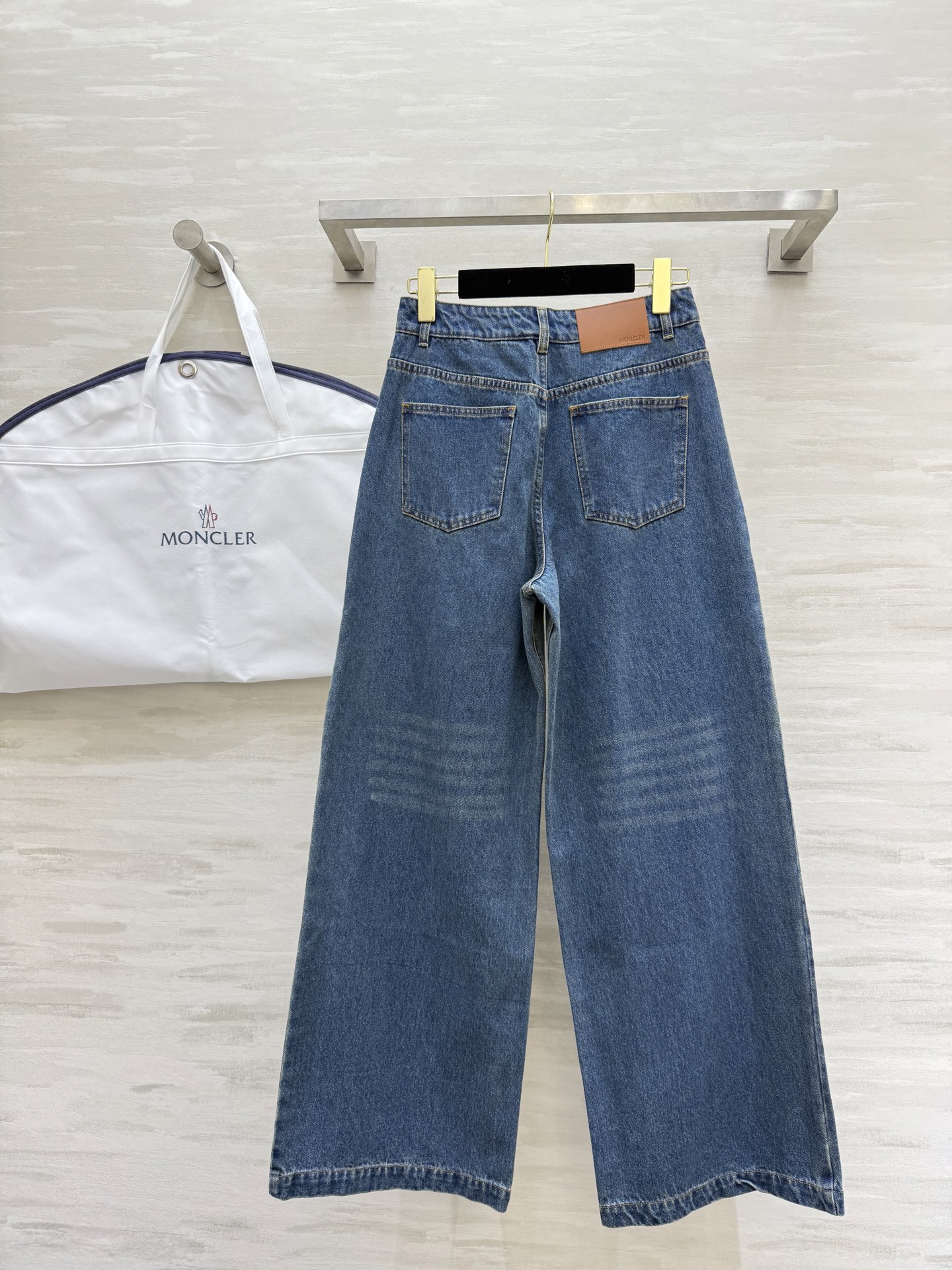 #Moncle♡²⁵早秋新款 进口洗水直筒牛仔裤高品质 现货来size：S/M/L（s码腰围：66，臀围