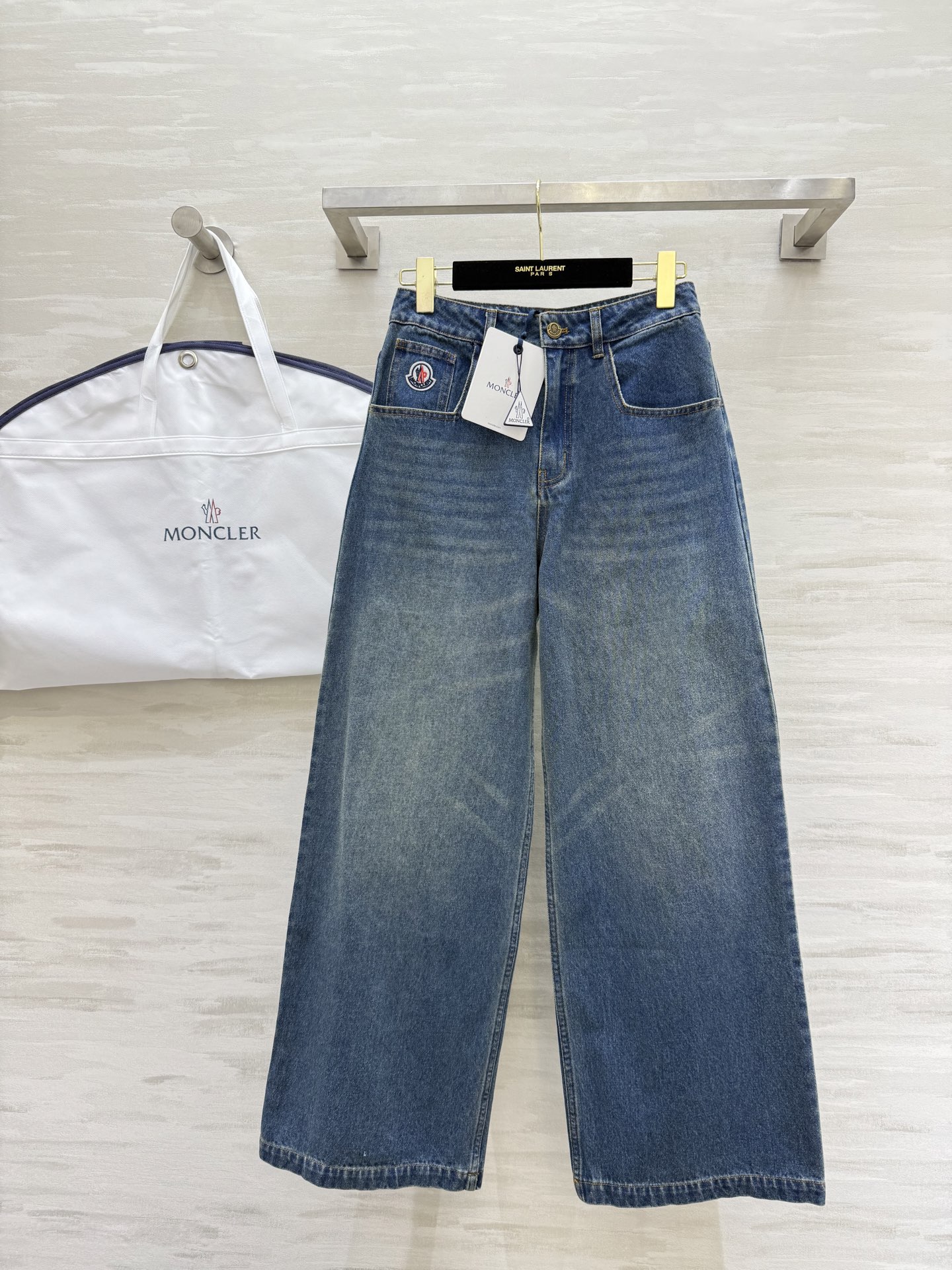 NO:502955,#Moncle early autumn new style imported wash water straight jeans high quality spot sizeS/M/L (size size 66, hip circumference 92, pants length 100), jeans, alexander wang19860909#Moncle早秋新款 进口洗水直筒牛仔裤高品质 现货来sizeS/M/L（s码腰围66,臀围92,裤长100）,,jeans,alexander wang,Women's clothing