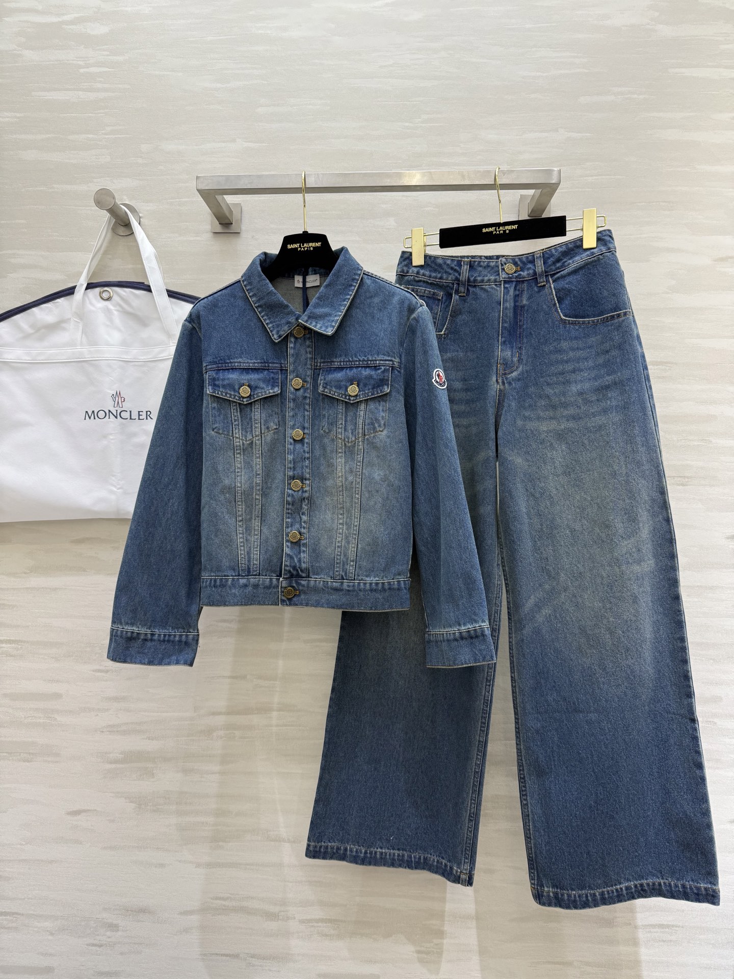 #Moncle♡²⁵早秋新款 进口洗水直筒牛仔裤高品质 现货来size：S/M/L（s码腰围：66，臀围