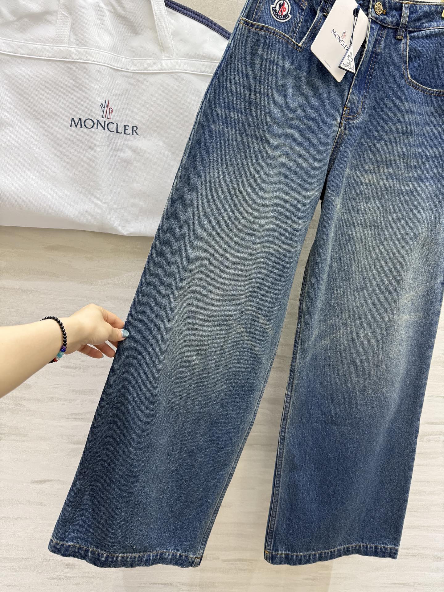#Moncle♡²⁵早秋新款 进口洗水直筒牛仔裤高品质 现货来size：S/M/L（s码腰围：66，臀围