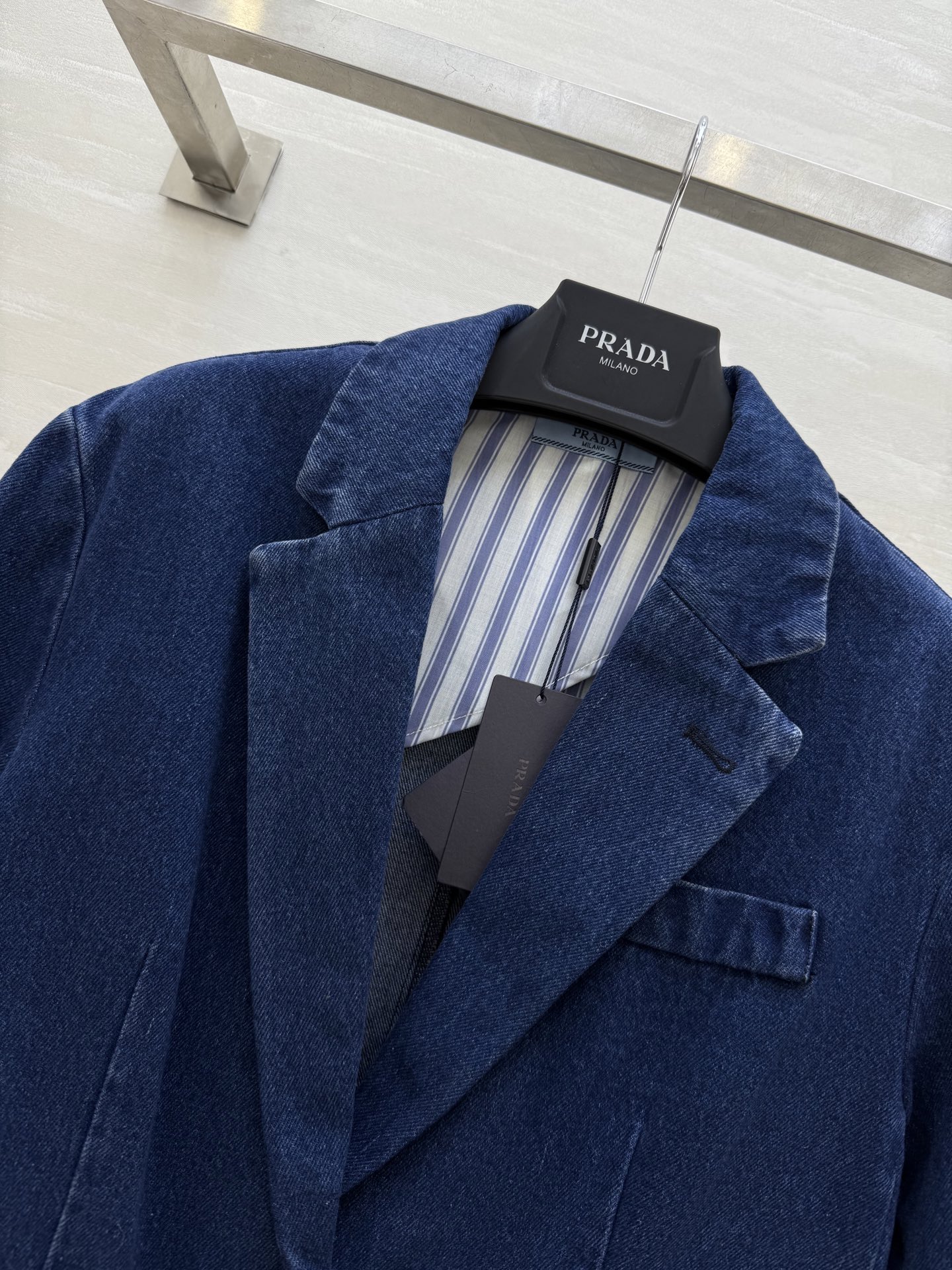 #Prad♡²⁵早秋新款 牛仔西装外套 高品质定制 现货来size：S/M/L（s码肩宽：42，胸围：9