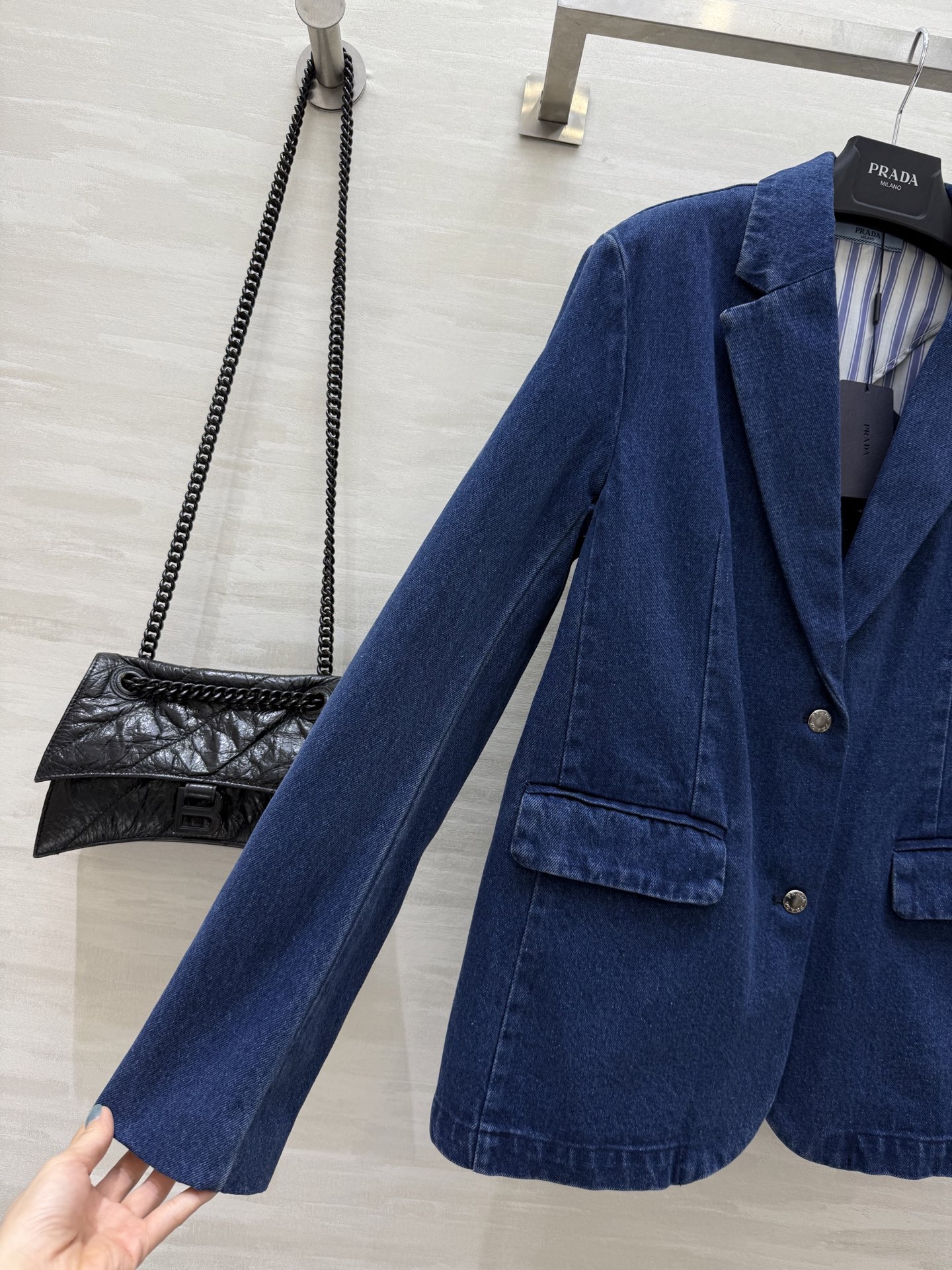 #Prad♡²⁵早秋新款 牛仔西装外套 高品质定制 现货来size：S/M/L（s码肩宽：42，胸围：9