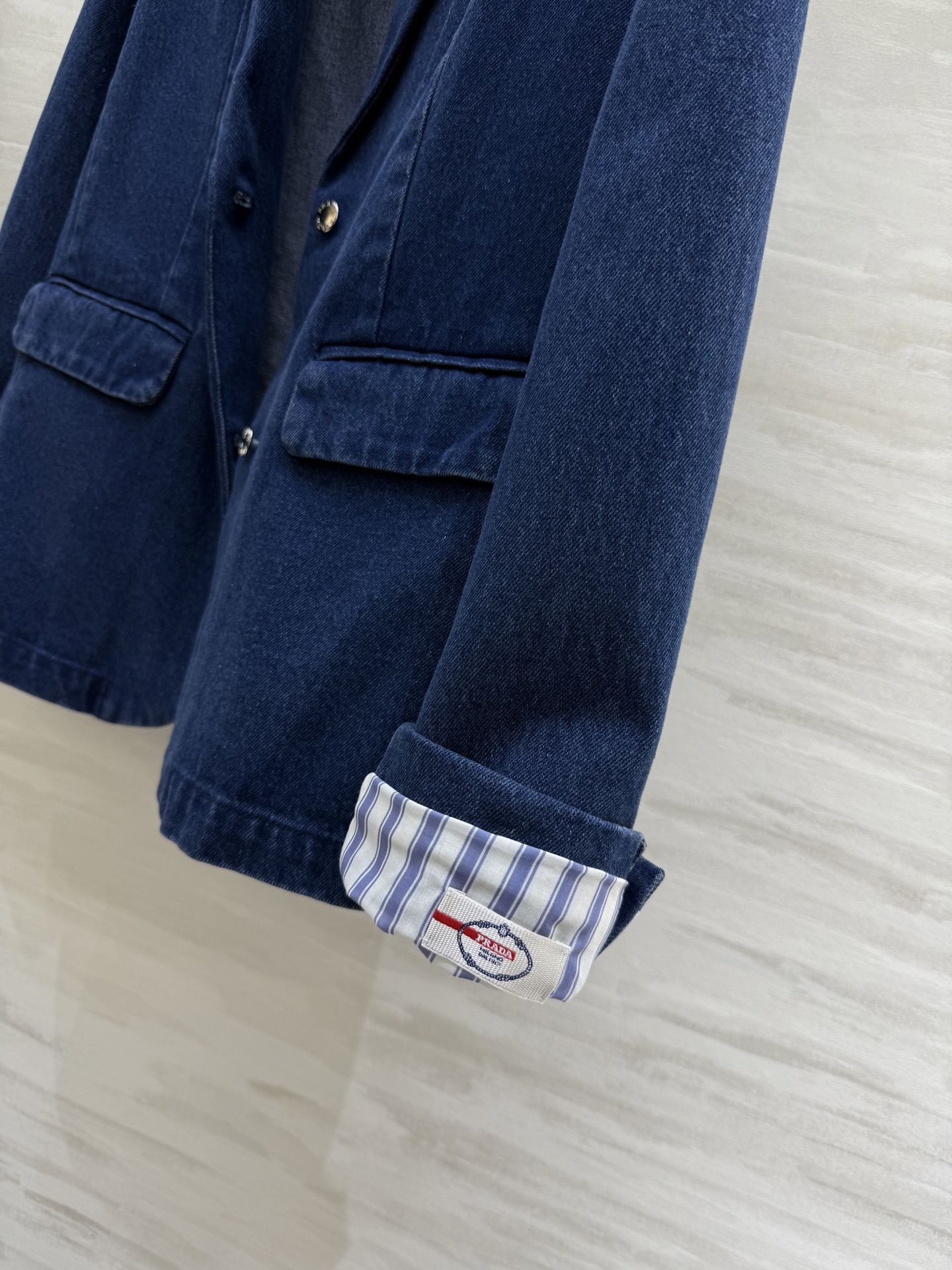 #Prad♡²⁵早秋新款 牛仔西装外套 高品质定制 现货来size：S/M/L（s码肩宽：42，胸围：9