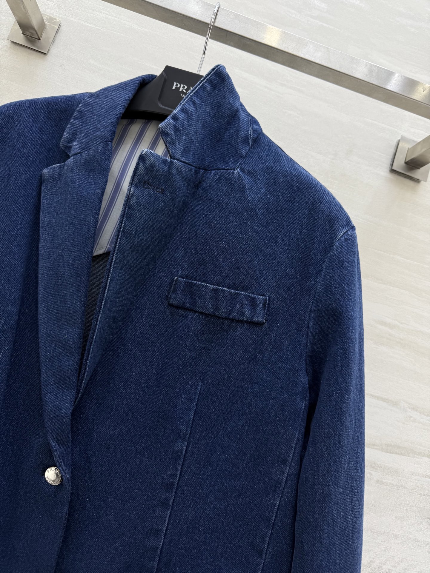 #Prad♡²⁵早秋新款 牛仔西装外套 高品质定制 现货来size：S/M/L（s码肩宽：42，胸围：9