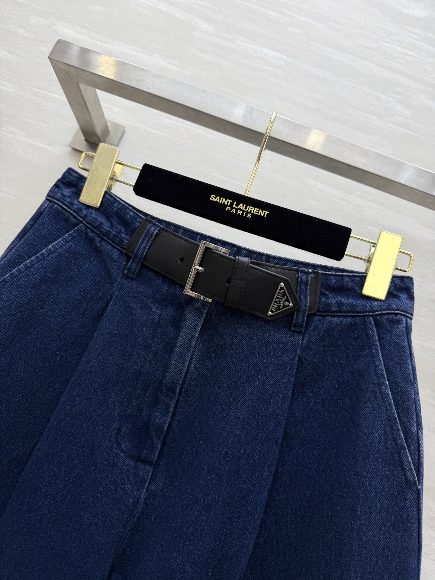 #Prad♡²⁵早秋新款 牛仔直筒裤 腰部皮牌腰带点缀精致高级 立体剪裁裤型无敌显高显瘦 高品质 现货来